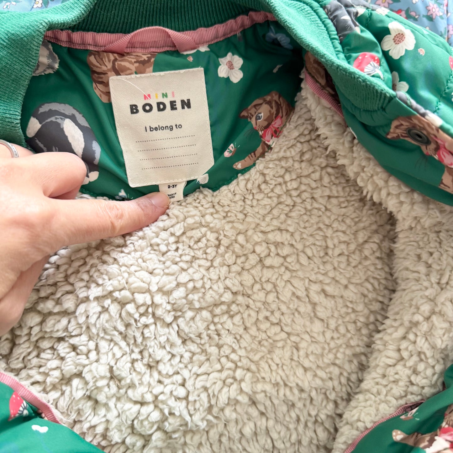 Mini Boden / Green x cat quilted sherpa lined jacket / 2-3Y