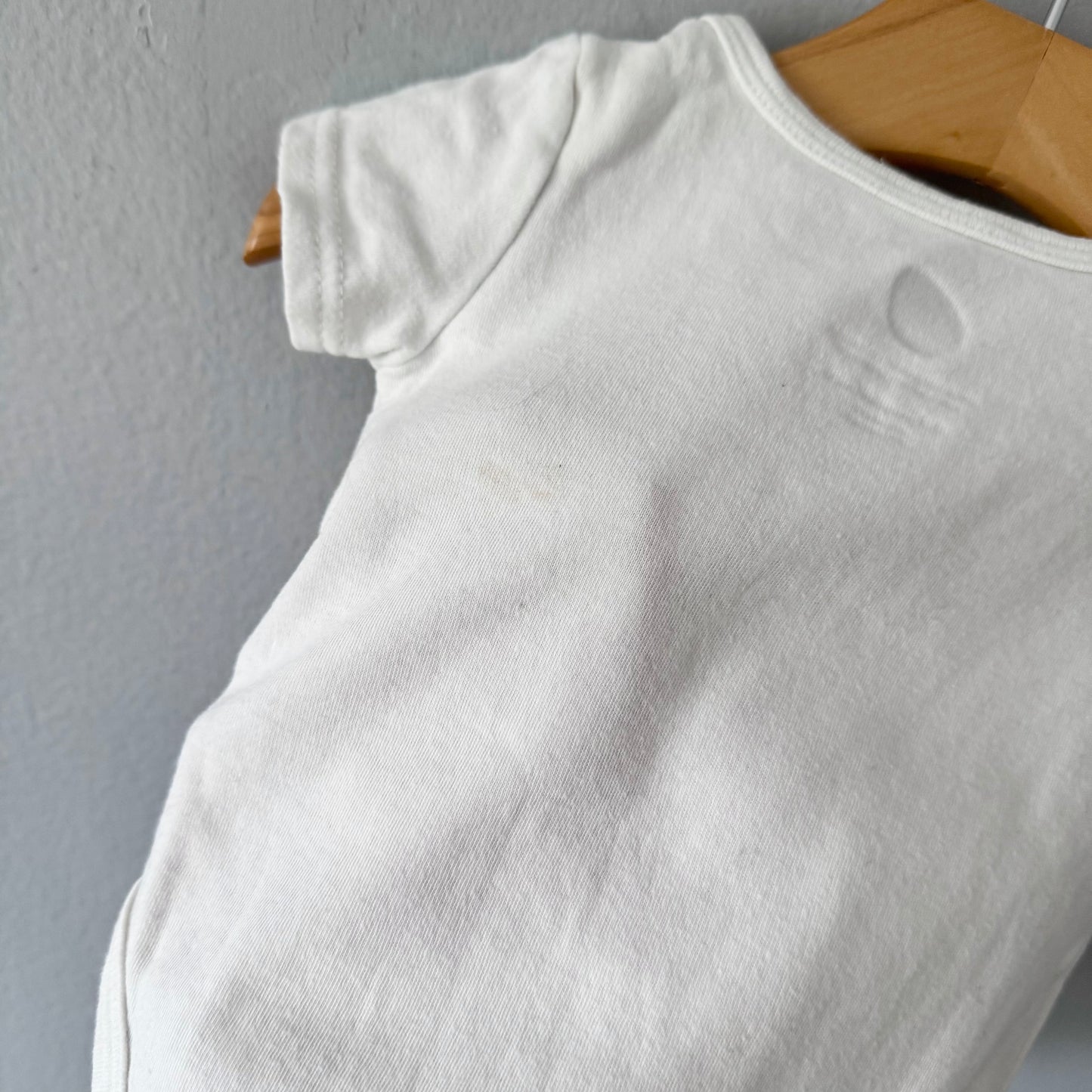 The Littlest / White onesie / 0-3M