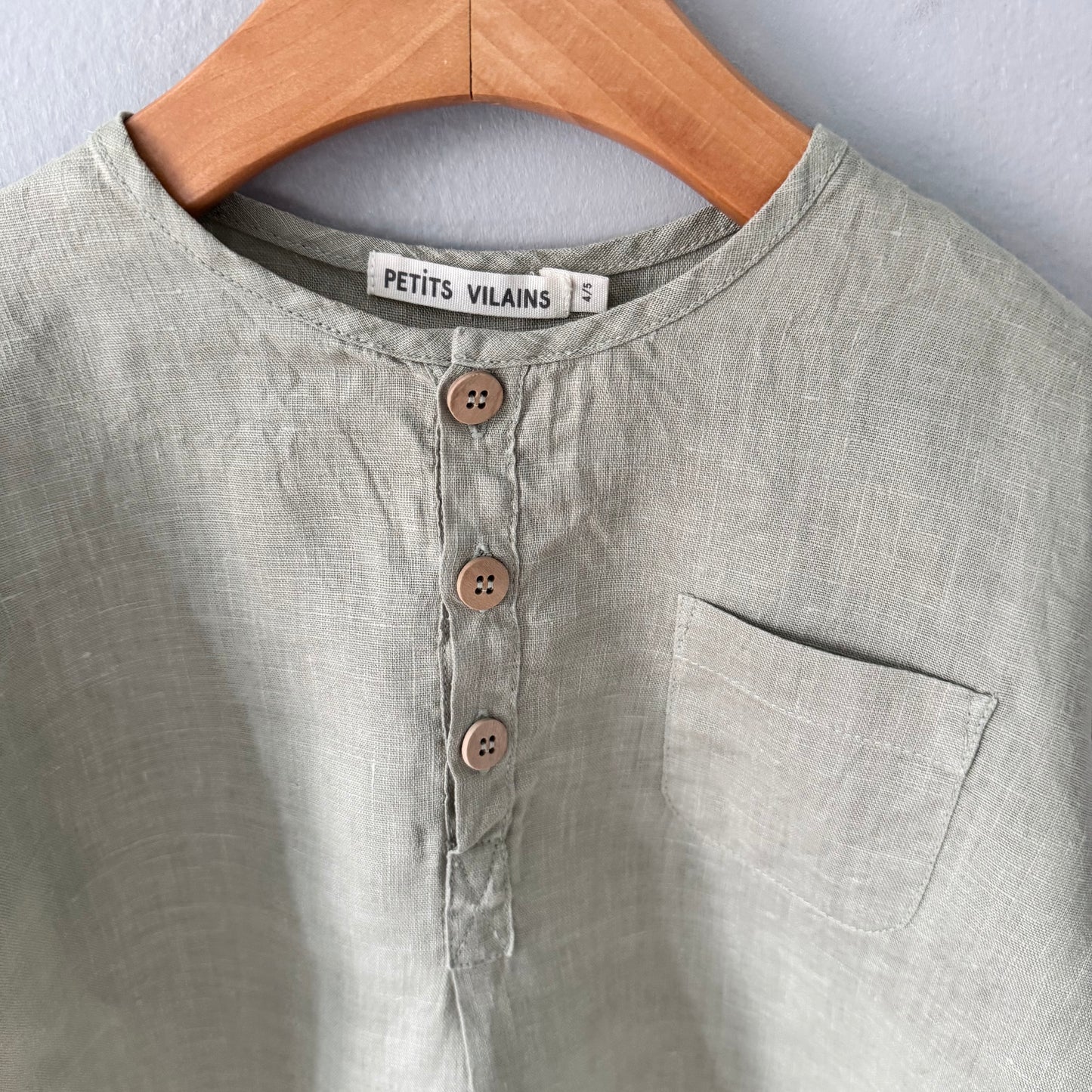 Petits Vilains / Sage green linen top / 4-5Y