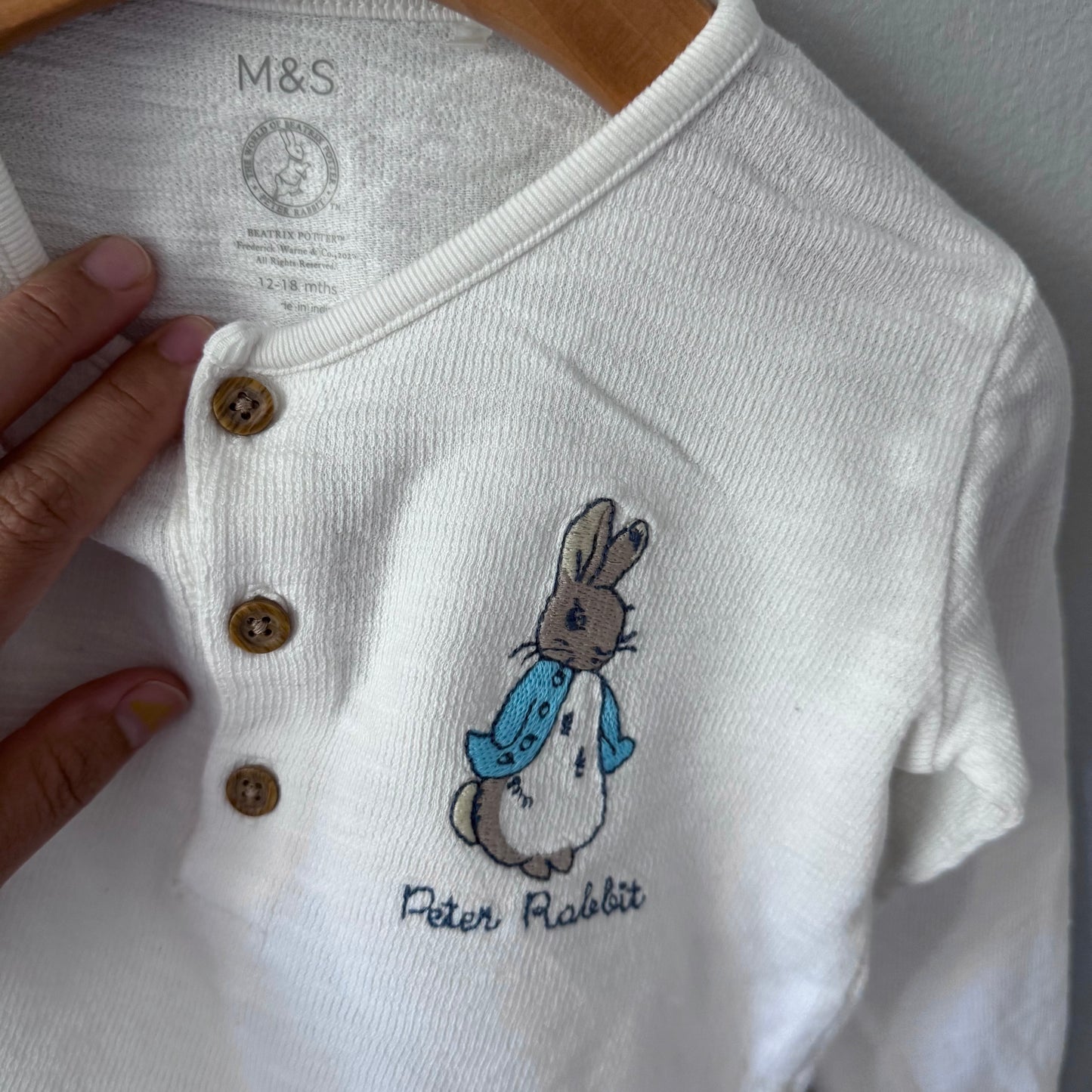 M&S x Peter Rabbit / White long sleeve / 12-18M(Fits 18-24M)