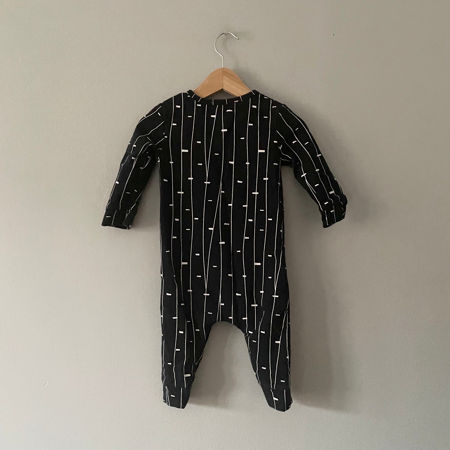 Miles the label / Black long sleeve romper / 9M