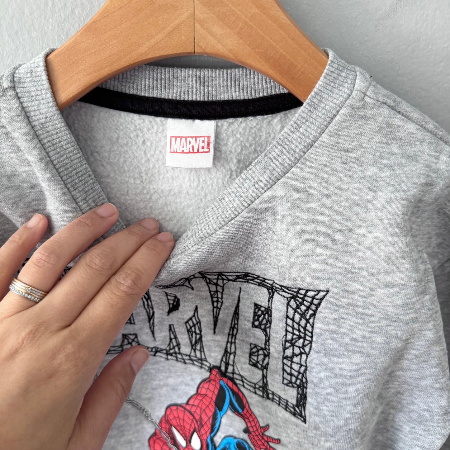 Marvel / Spiderman light grey sweatshirt / 4Y