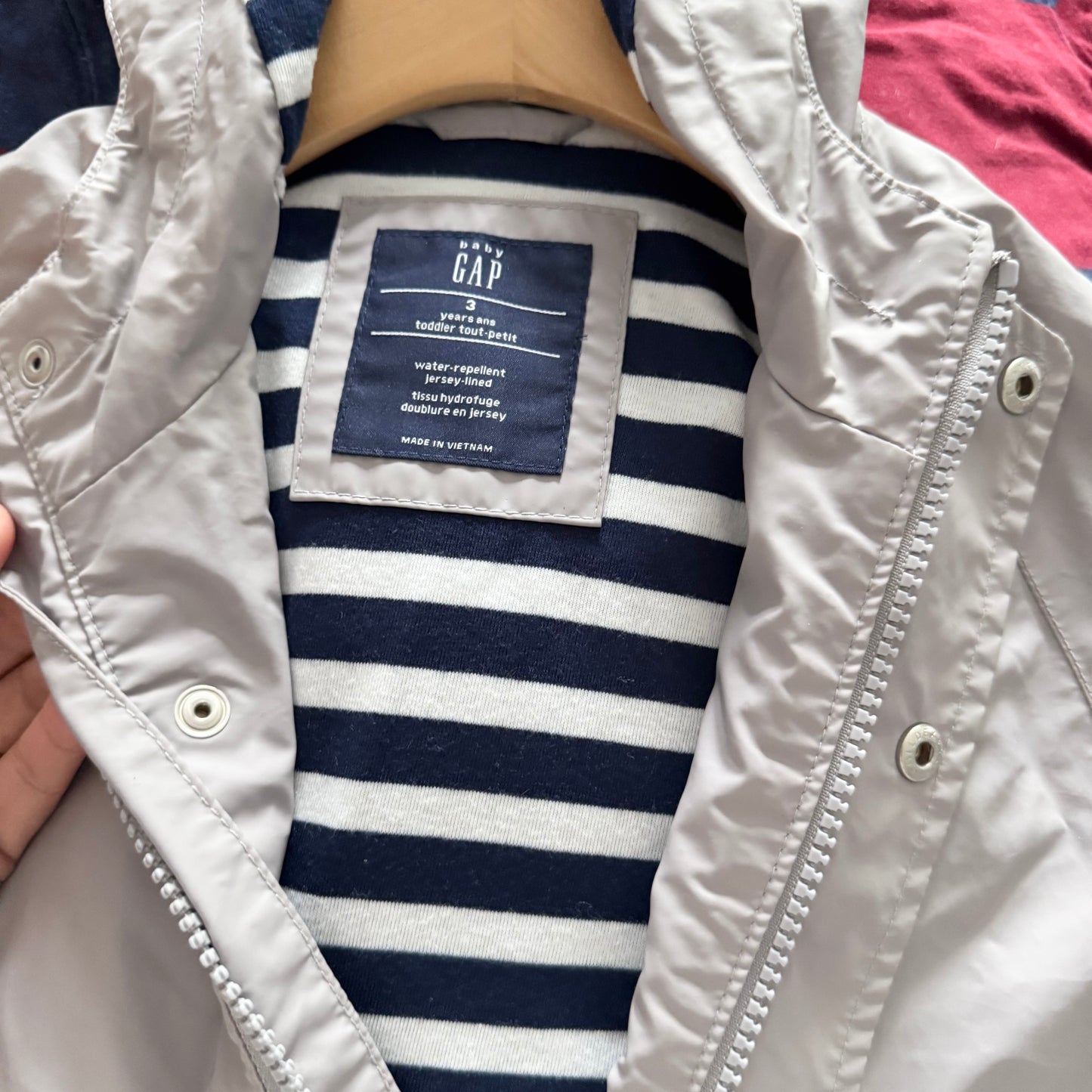 Gap	/ Light grey rain jacket / 3Y