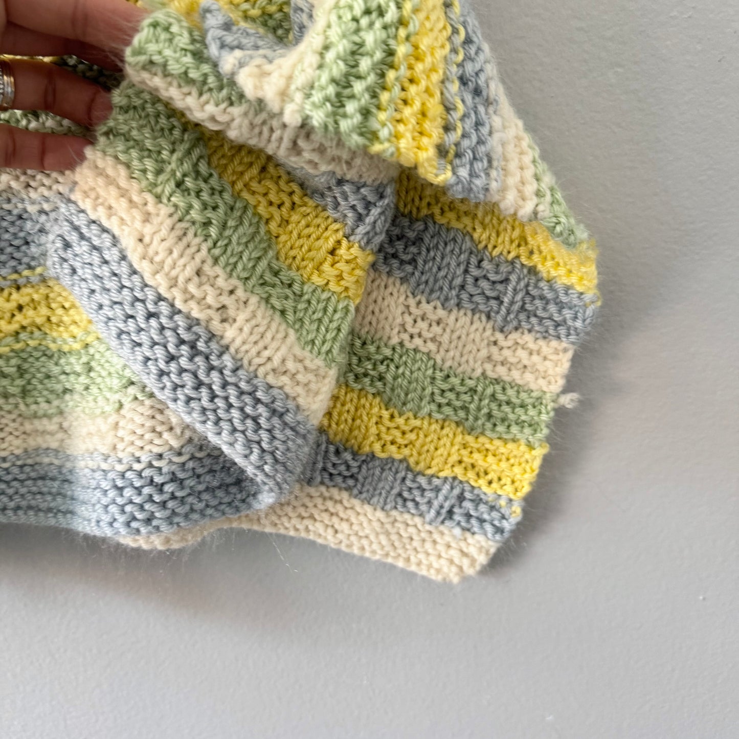 Fait main / Petite couverture en tricot / 20 x 22 pouces