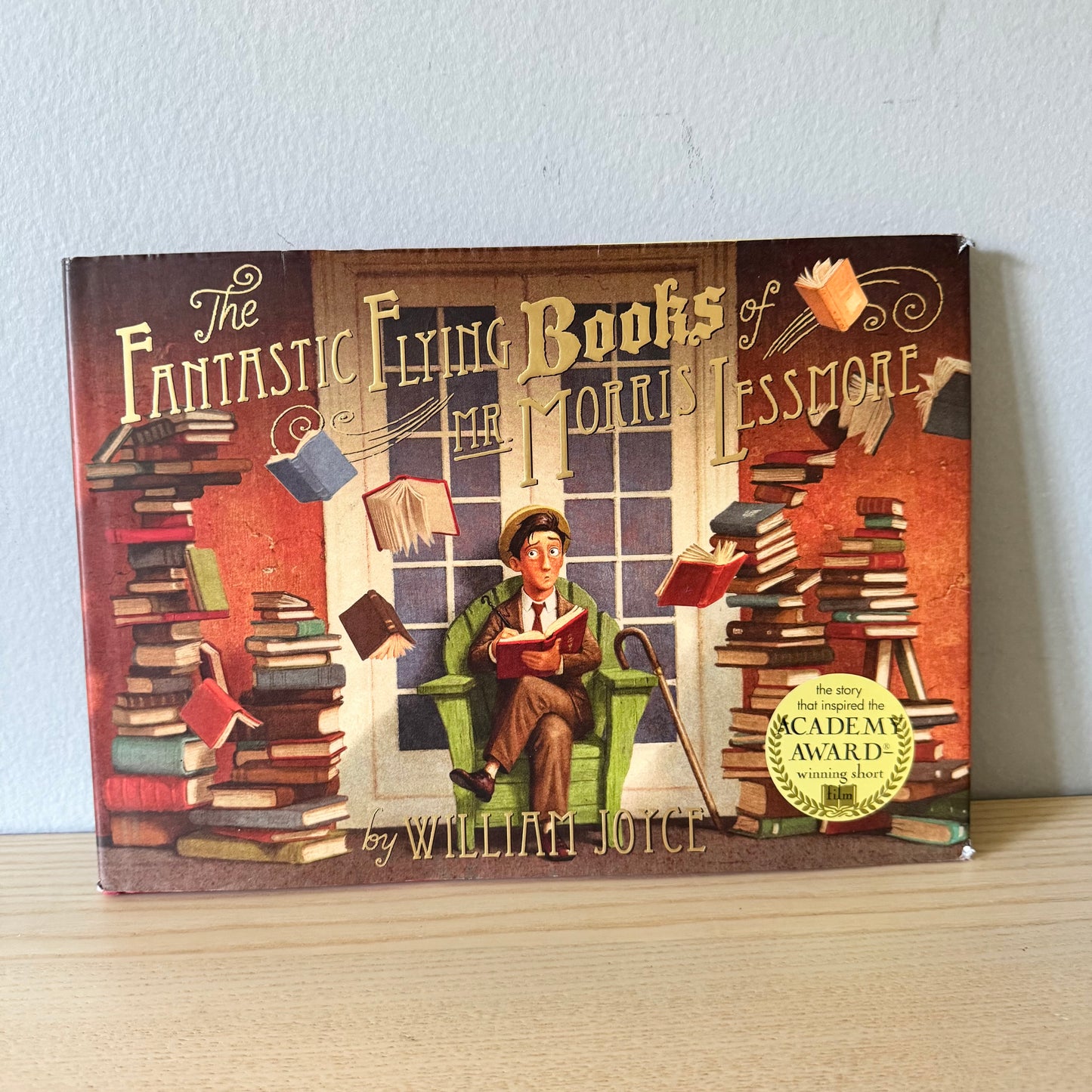 The Fantastic Flying Books of Mr. Morris Lessmore / William Joyce