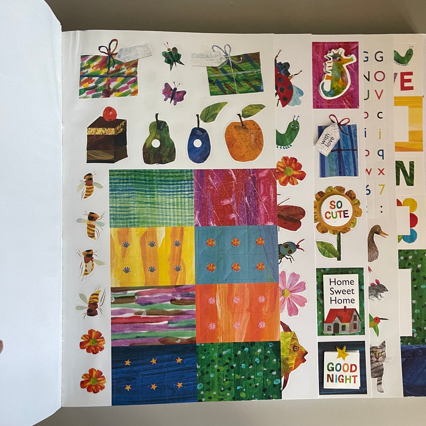 [Brand New] The World of Eric Carle - Deluxe Scrapbooking Simple 1-2-3