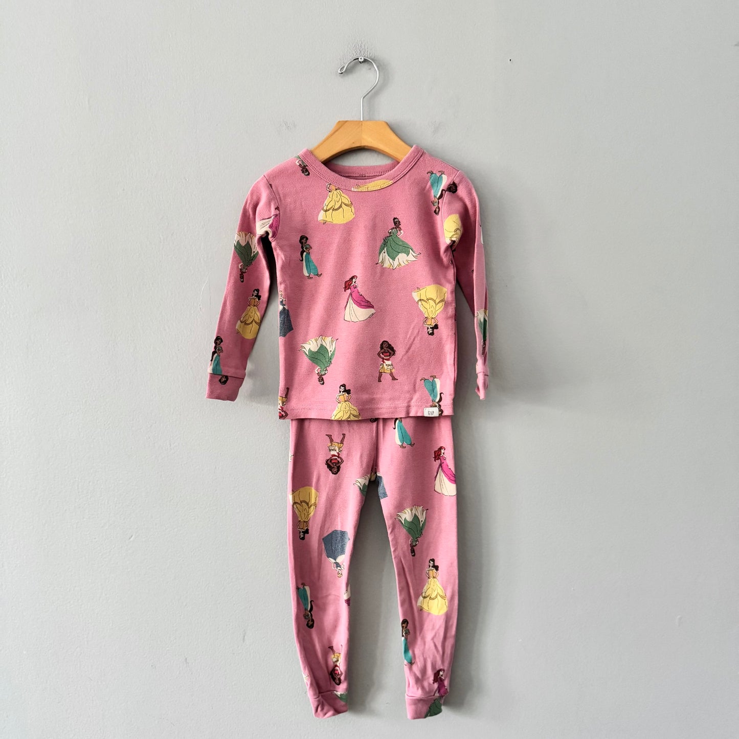 Gap	/ Pink Disney princess pajama set / 3Y
