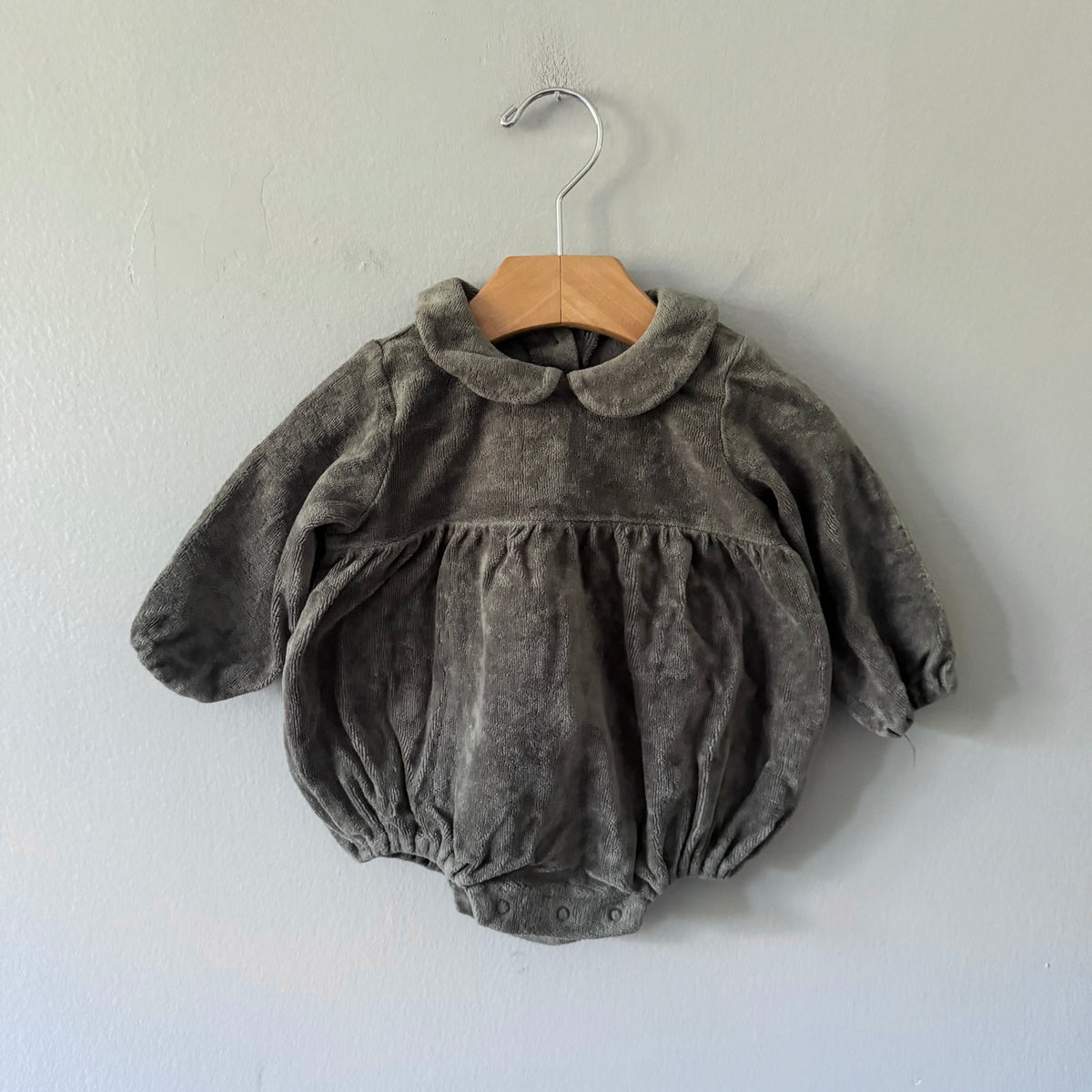 Quincy Mae / Brown velour bubble romper / 3-6M