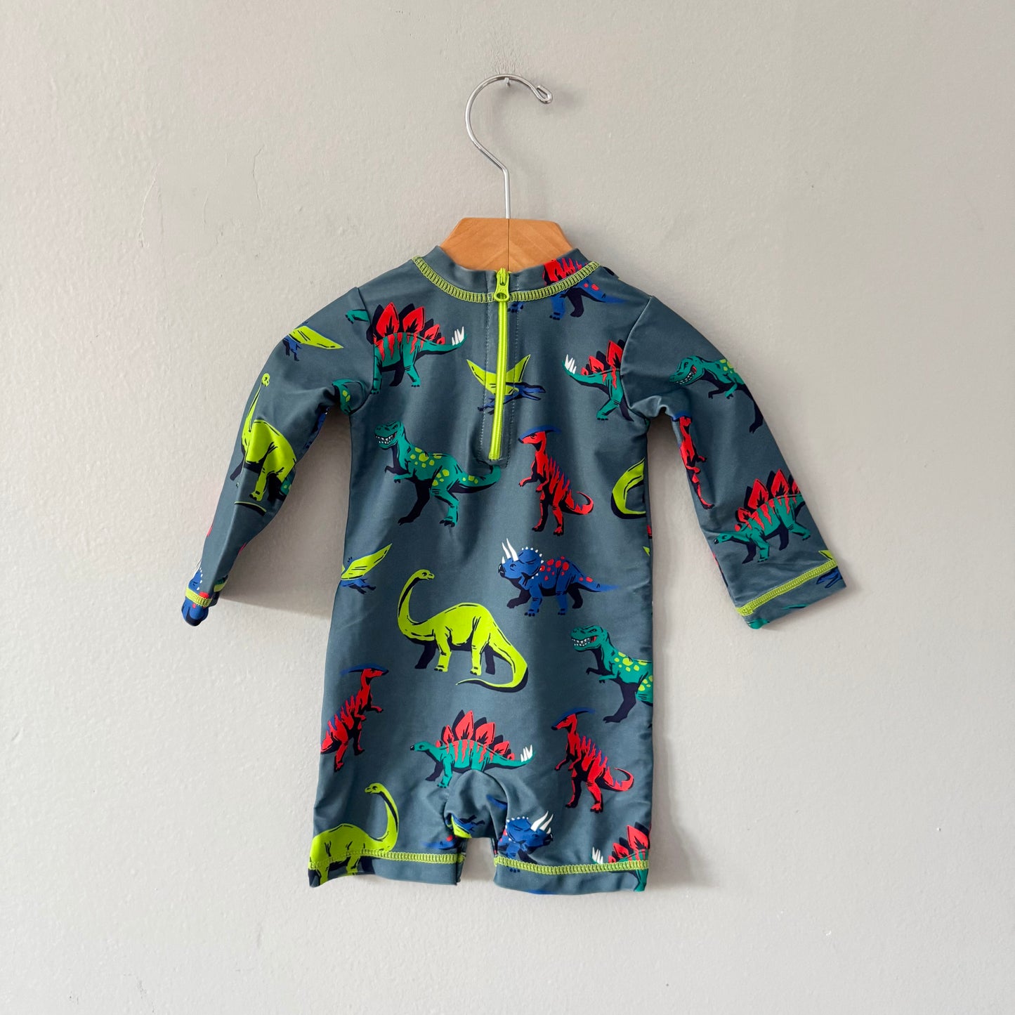 Hatley / T-shirt anti-UV dinosaures / 3-6M