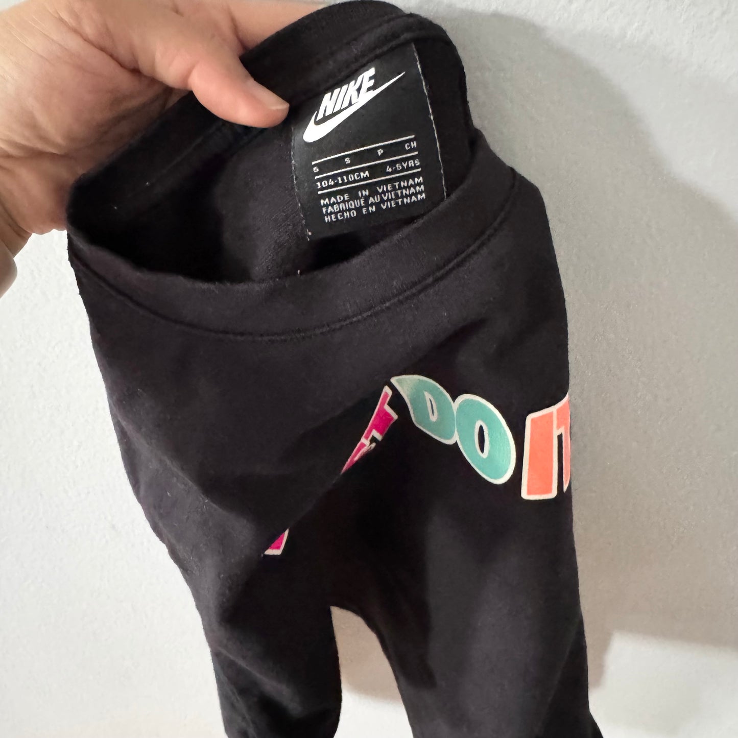 Nike / Black thin sweatshirt / 4-5Y