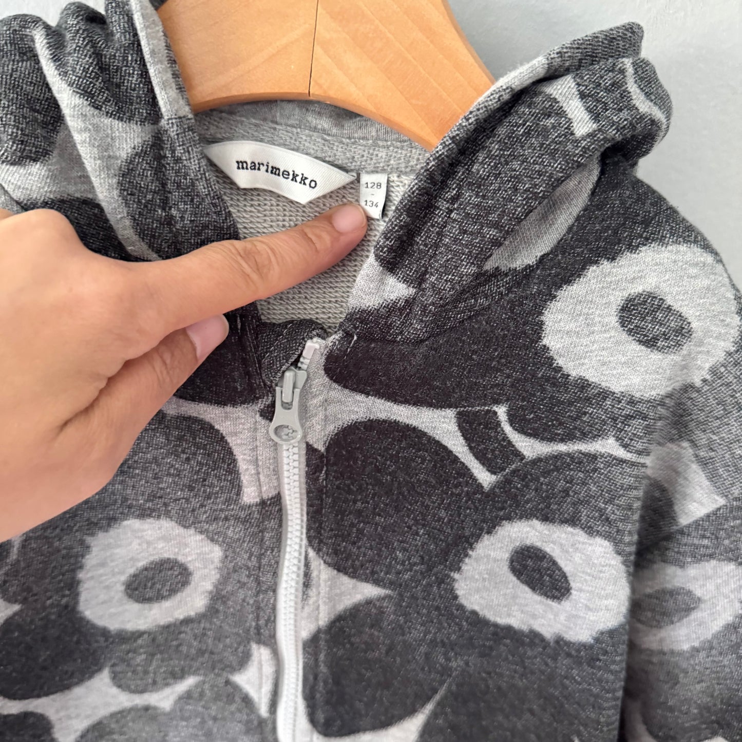 Marimekko / Grey floral zip up hoodie / 128-134(7-8Y)