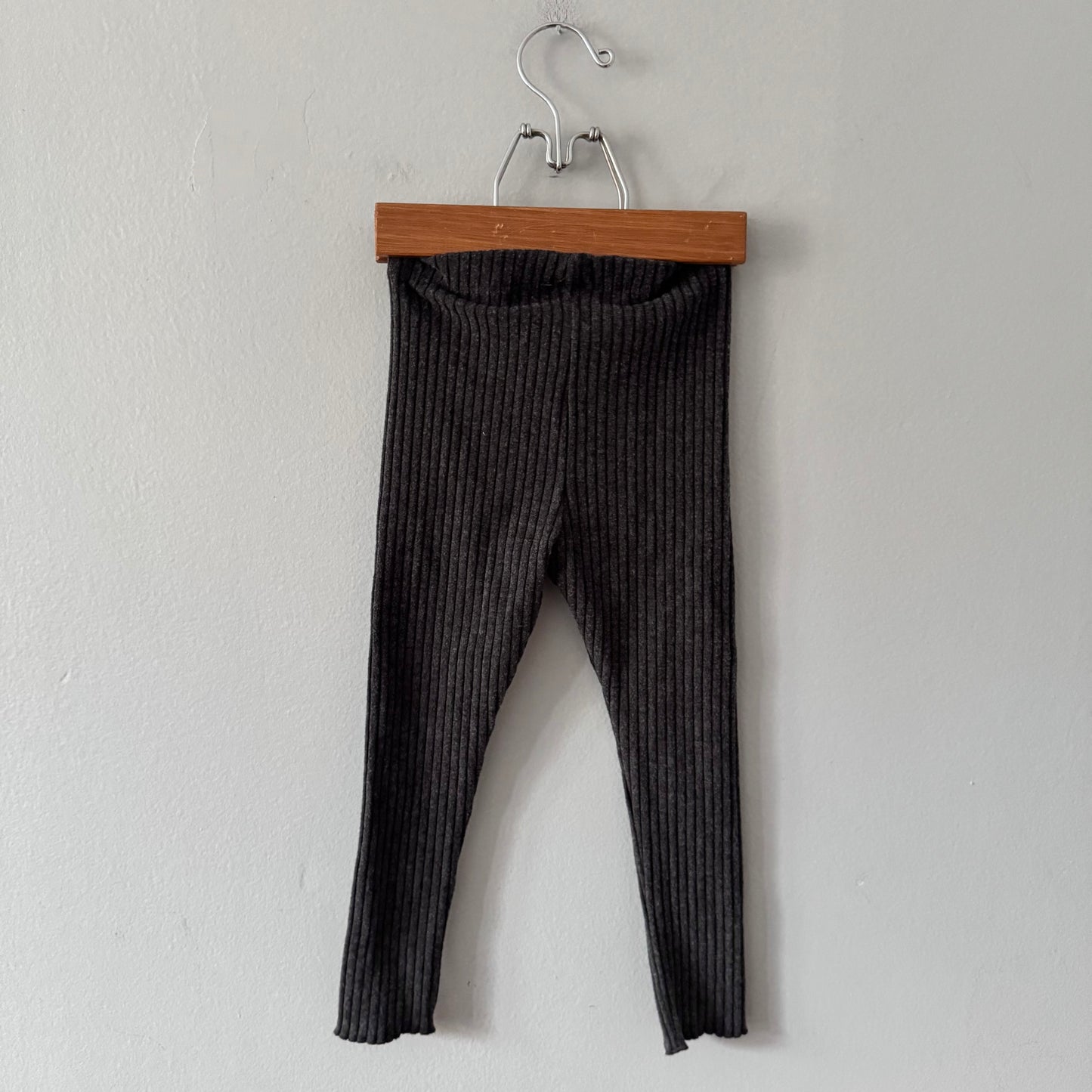 Zara / Grey ribbed knit leggings / 3Y - New with tag