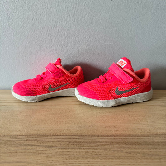 Nike / Sneaker / US6