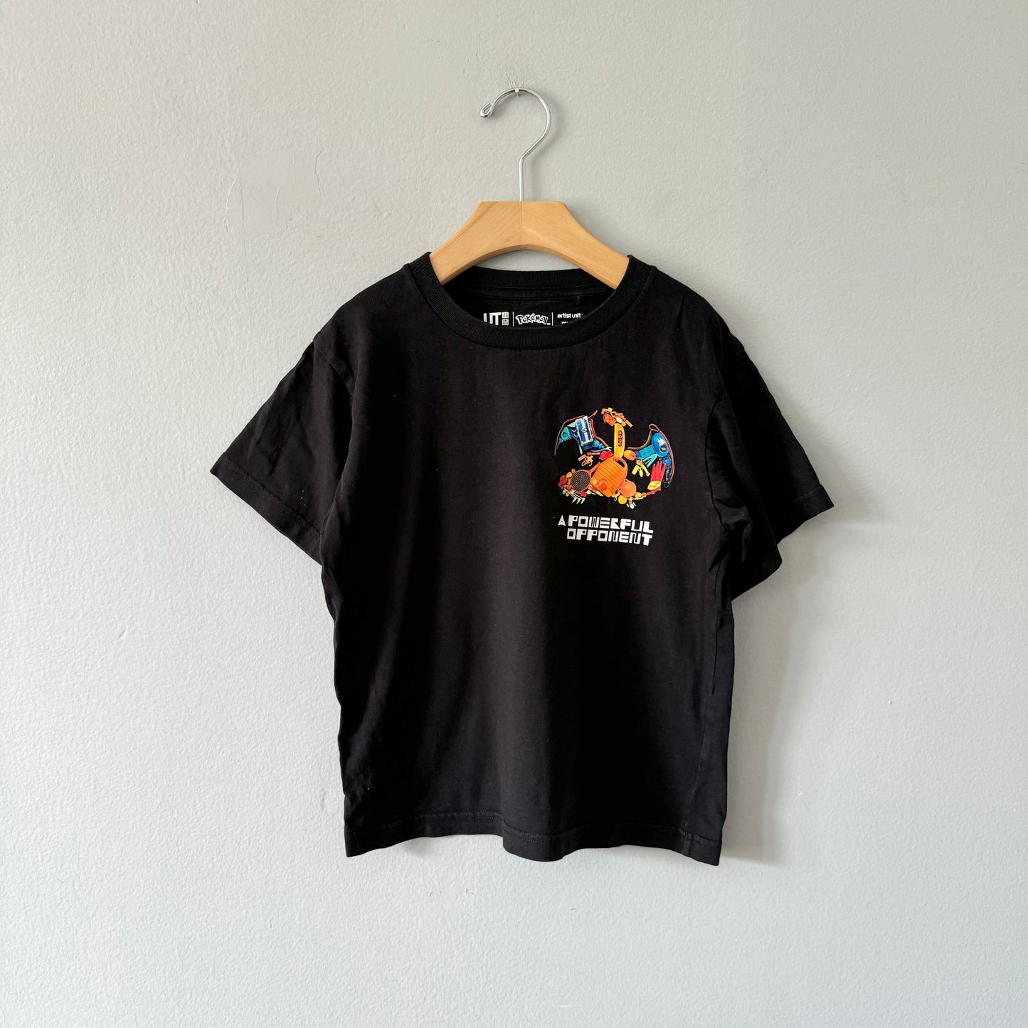 Uniqlo / Pokemon black T-shirt / 5-6Y