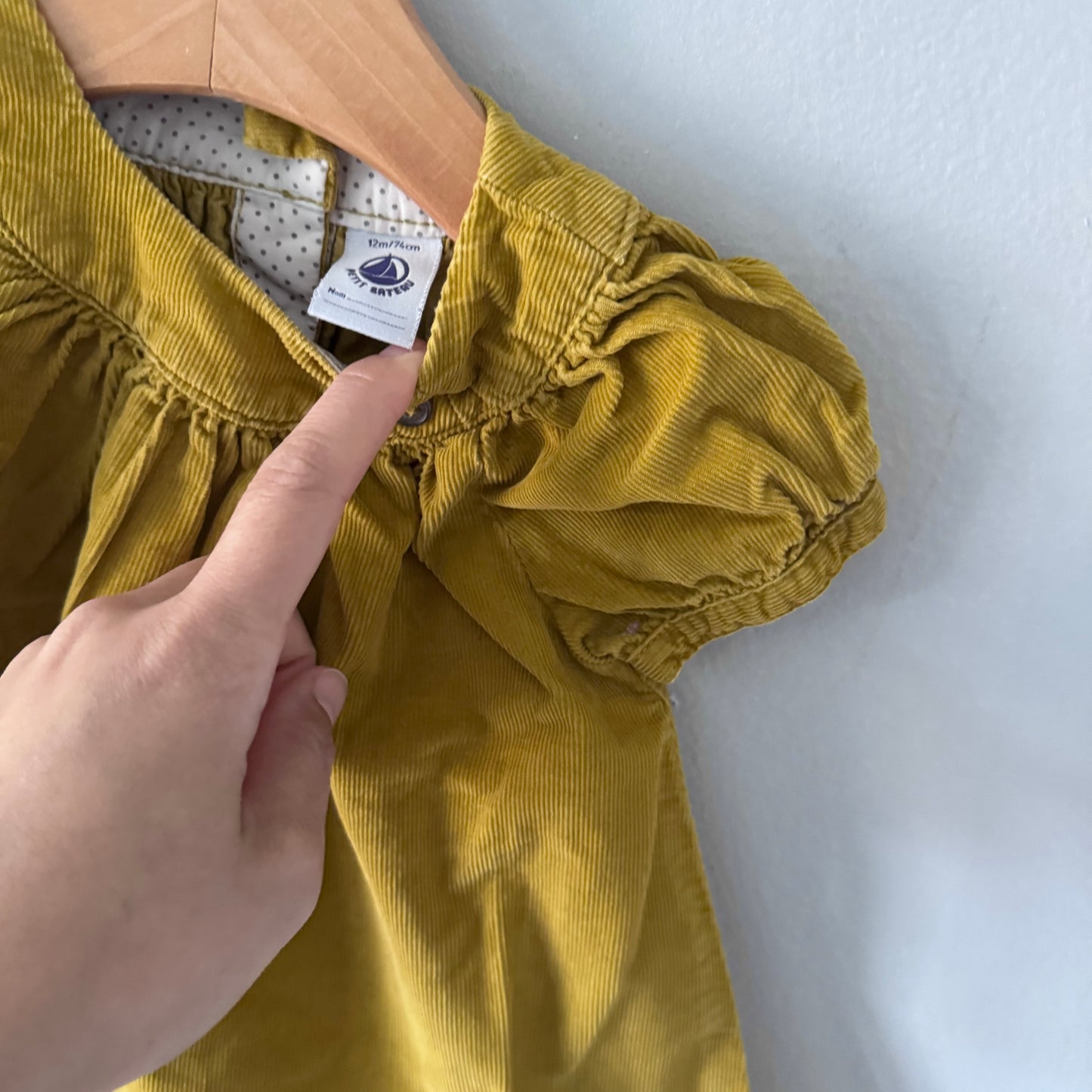 Petit bateau / Robe en velours côtelé moutarde / 12M