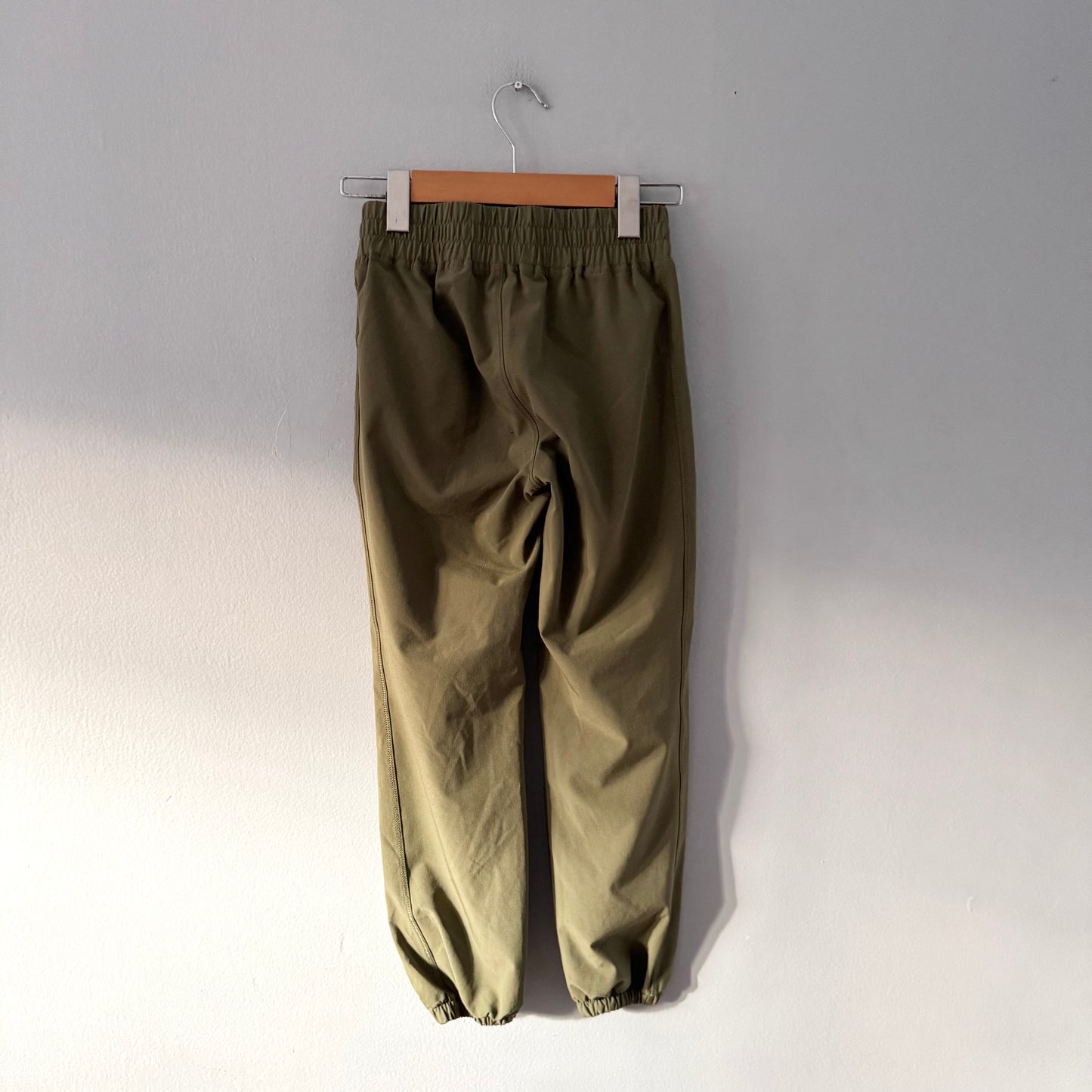 Mec / Khaki active pants / 8Y