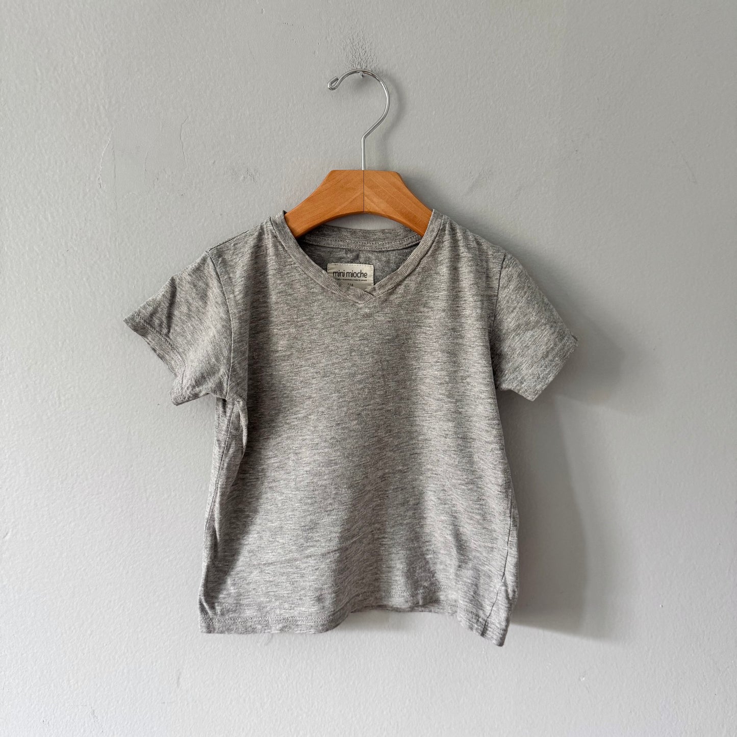 Mini mioche / Light grey V neck T-shirt / 3-4Y