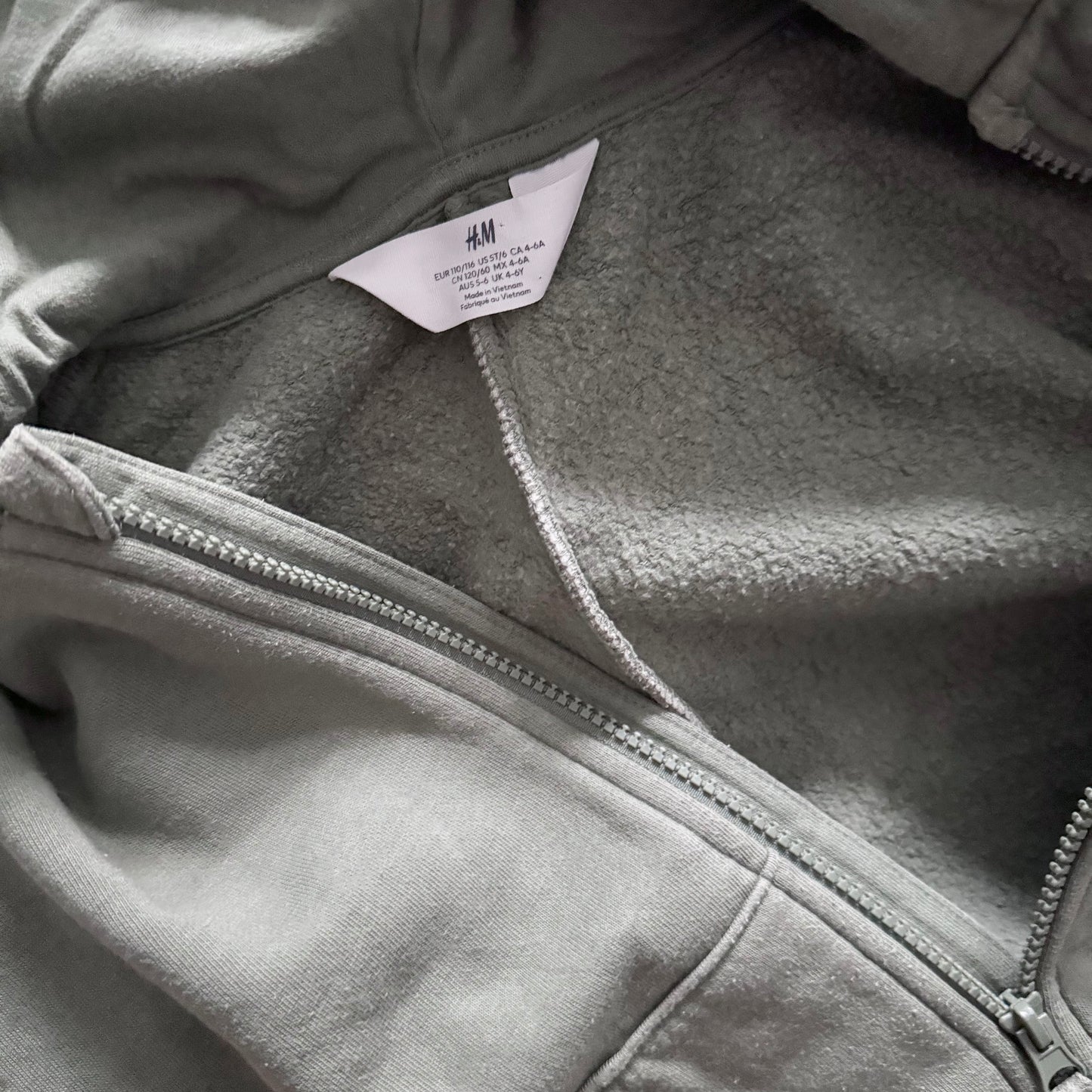 H&M / Khaki dinosaur zip up hoodie / 4-6Y