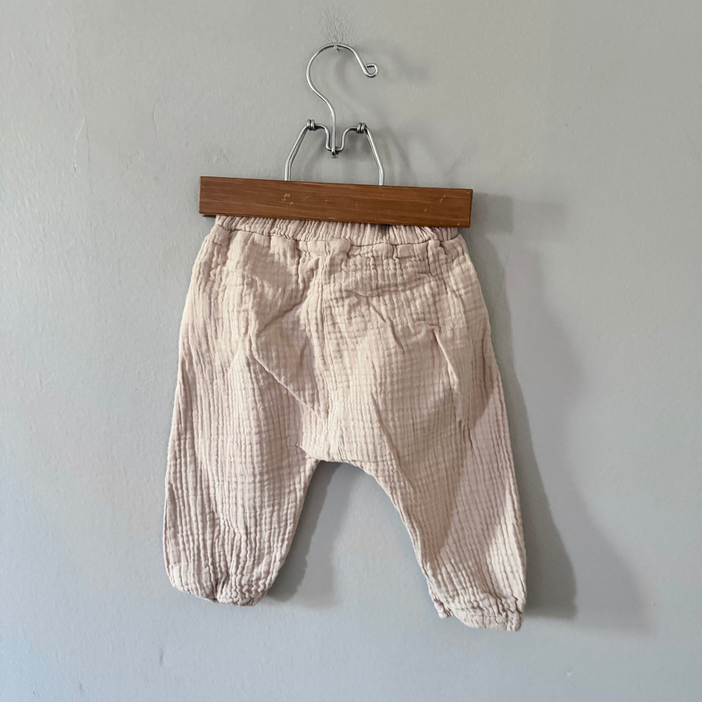 Greige. / Beige muslin pants / 9-12M