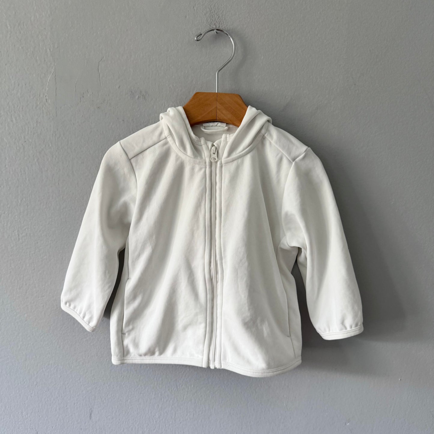 Uniqlo / White airism zip up hoodie / 12-18M