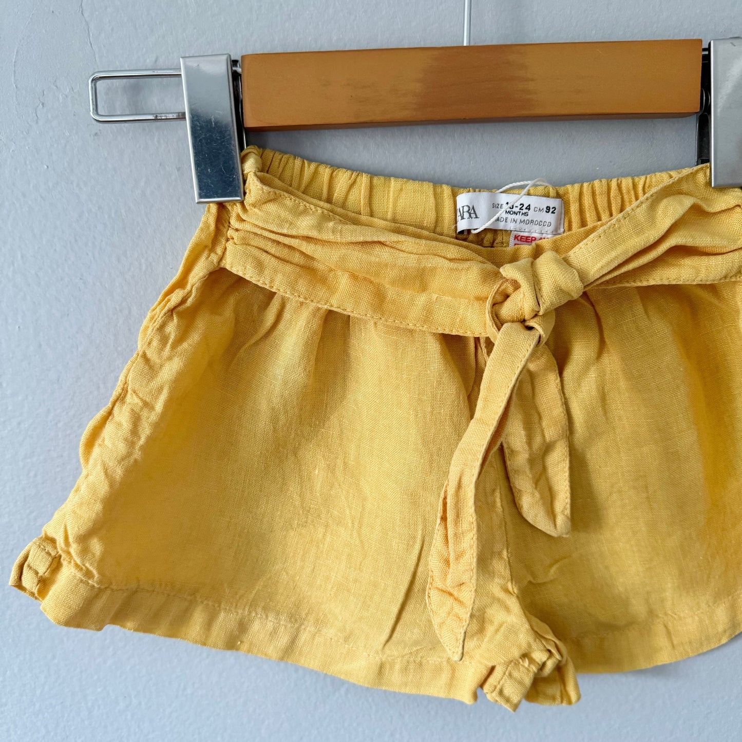 Zara / yellow linen shorts with tie / 18-24M