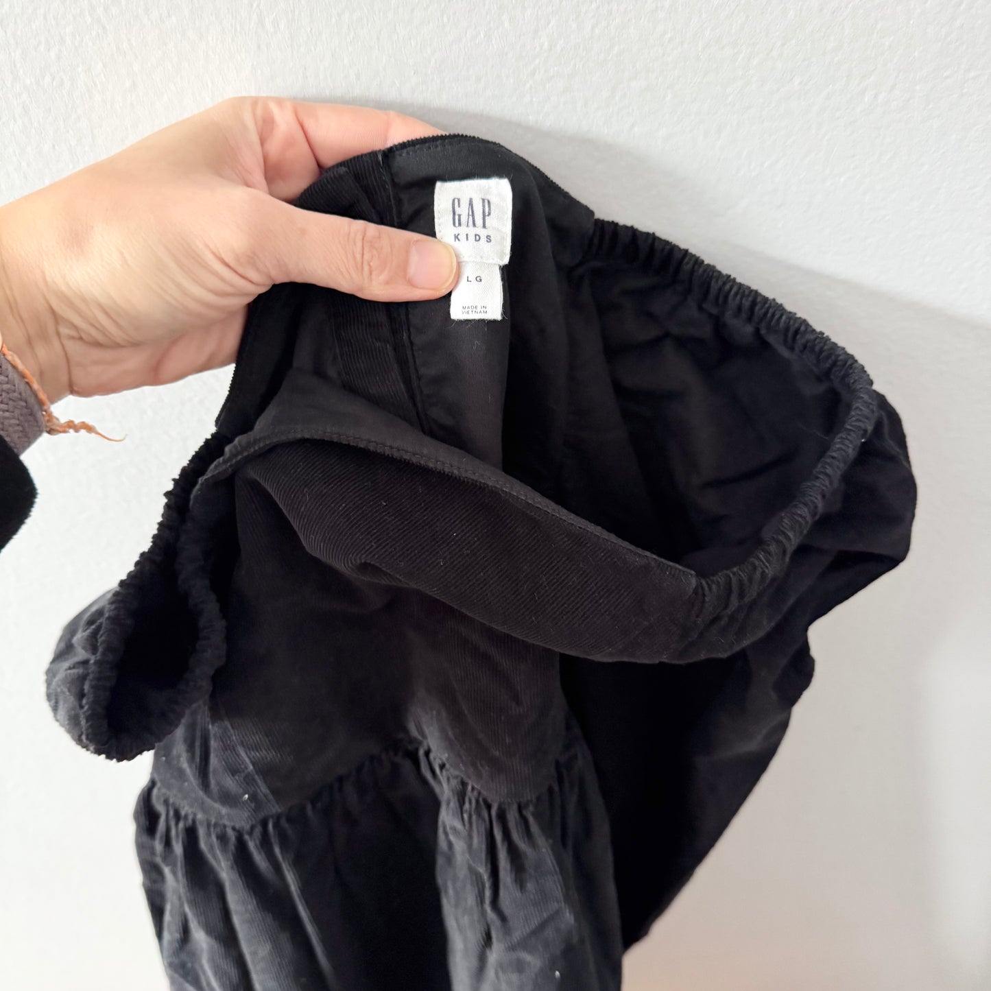 Gap / Black corduroy dress / 10-11Y