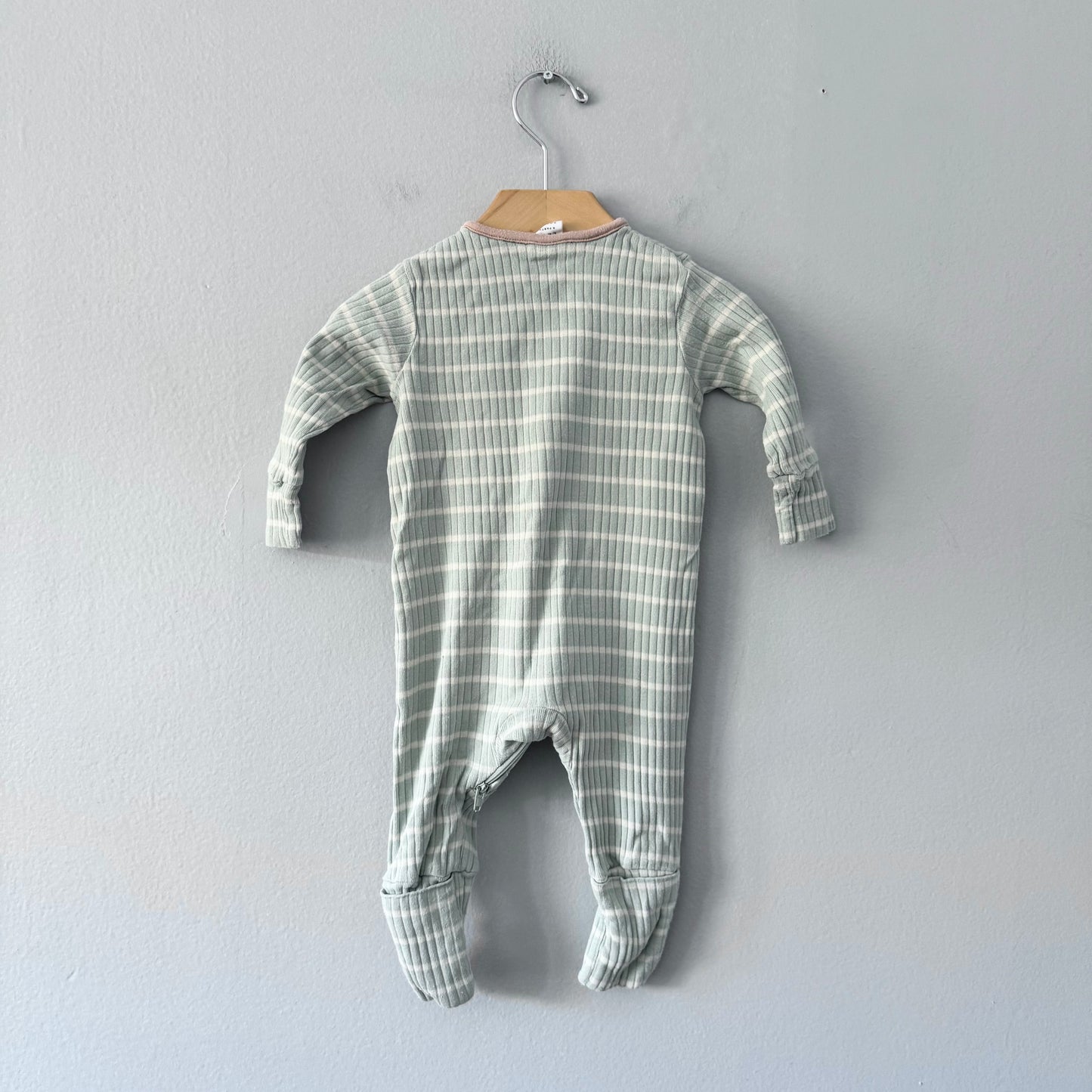 John Lewis / Light green romper / 3-6M