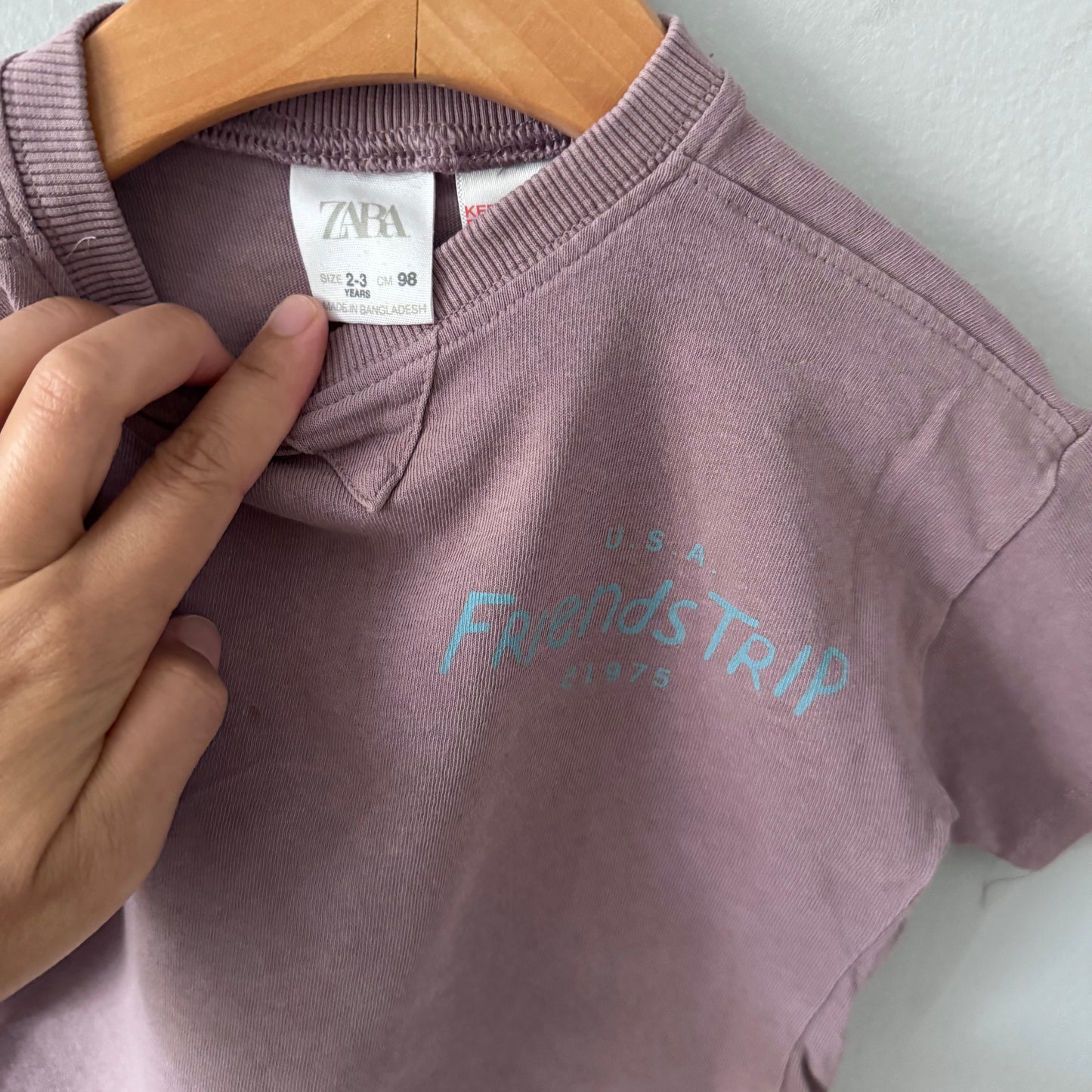 Zara / Brown USA friends trip T-shirt / 2-3Y