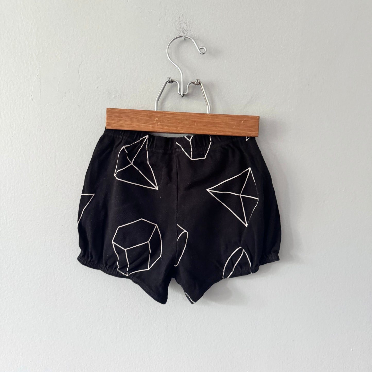 Nununu / Black shorts / 2-3Y