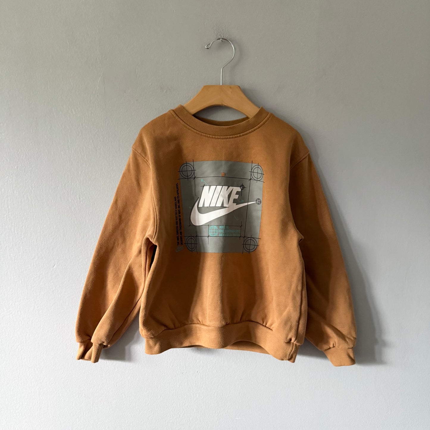 Nike / Light brown sweatshirt / 6-7Y
