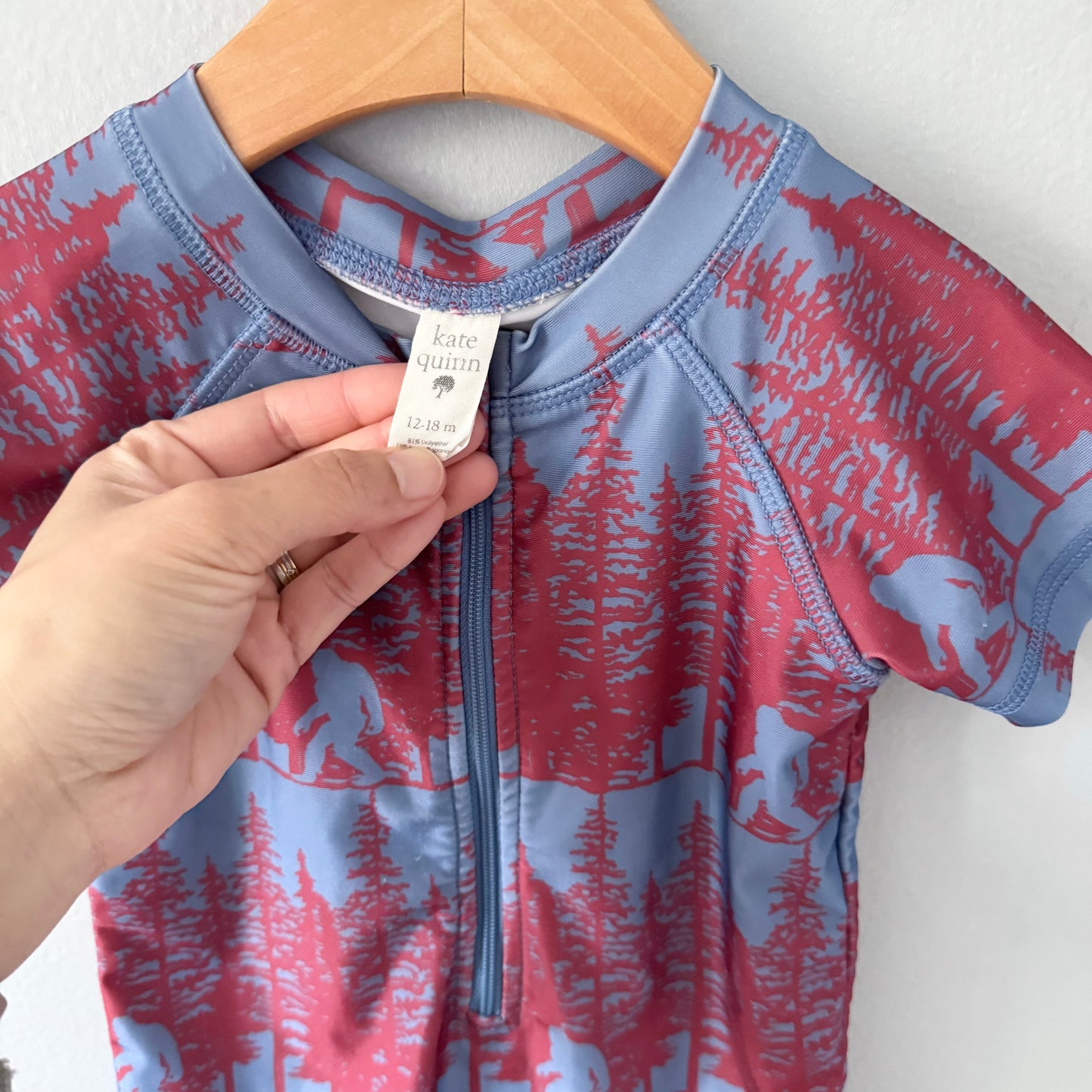 Kate Quinn / Paréo anti-UV gris et rouge / 12-18M