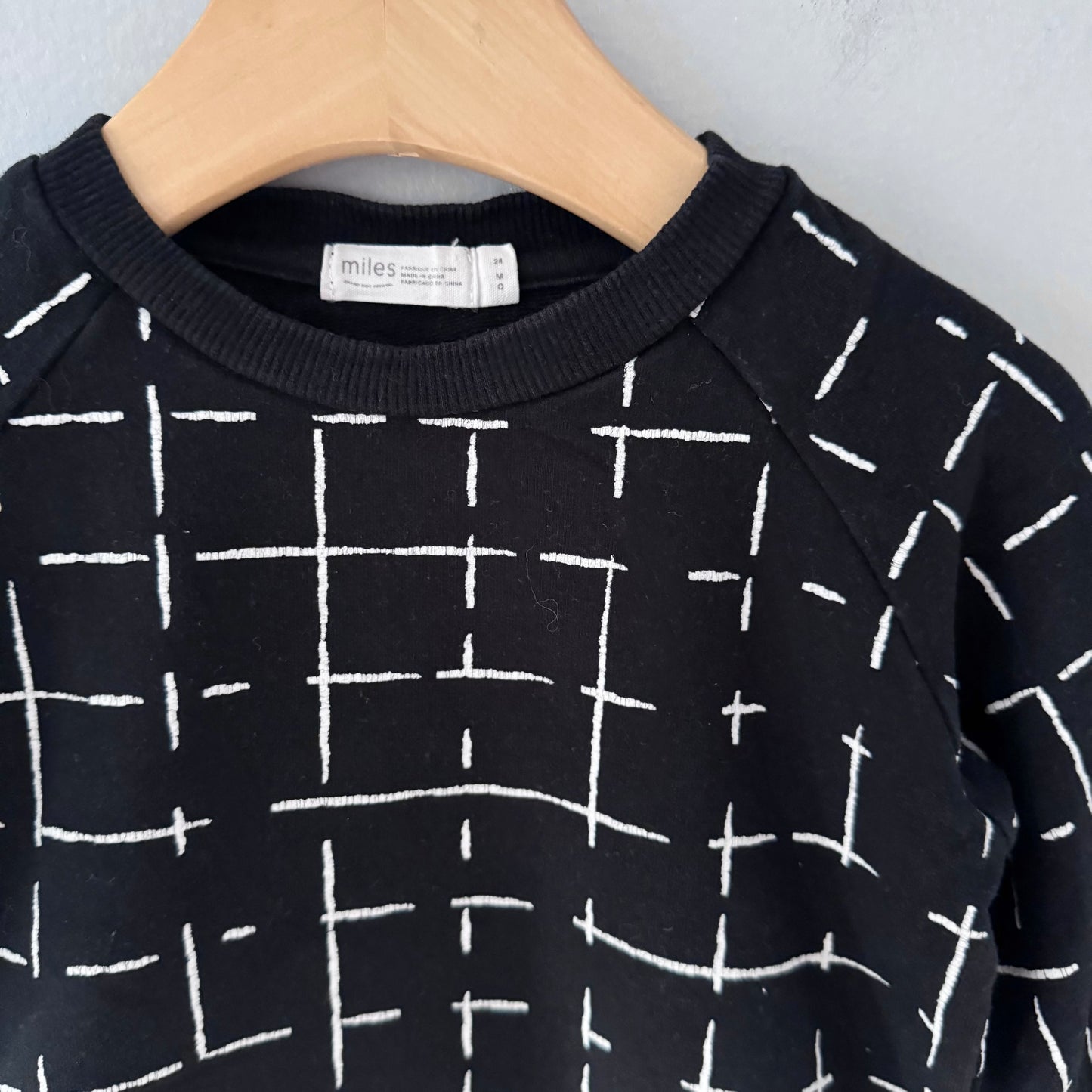 Miles baby / Black sweatshirt / 24M