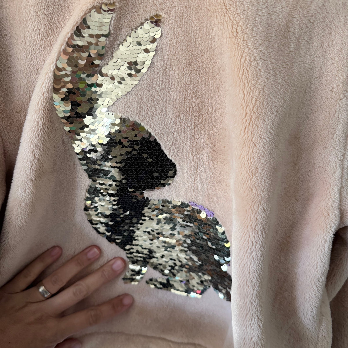 H&M / Beige sherpa x bunny hoodie / 6-8Y