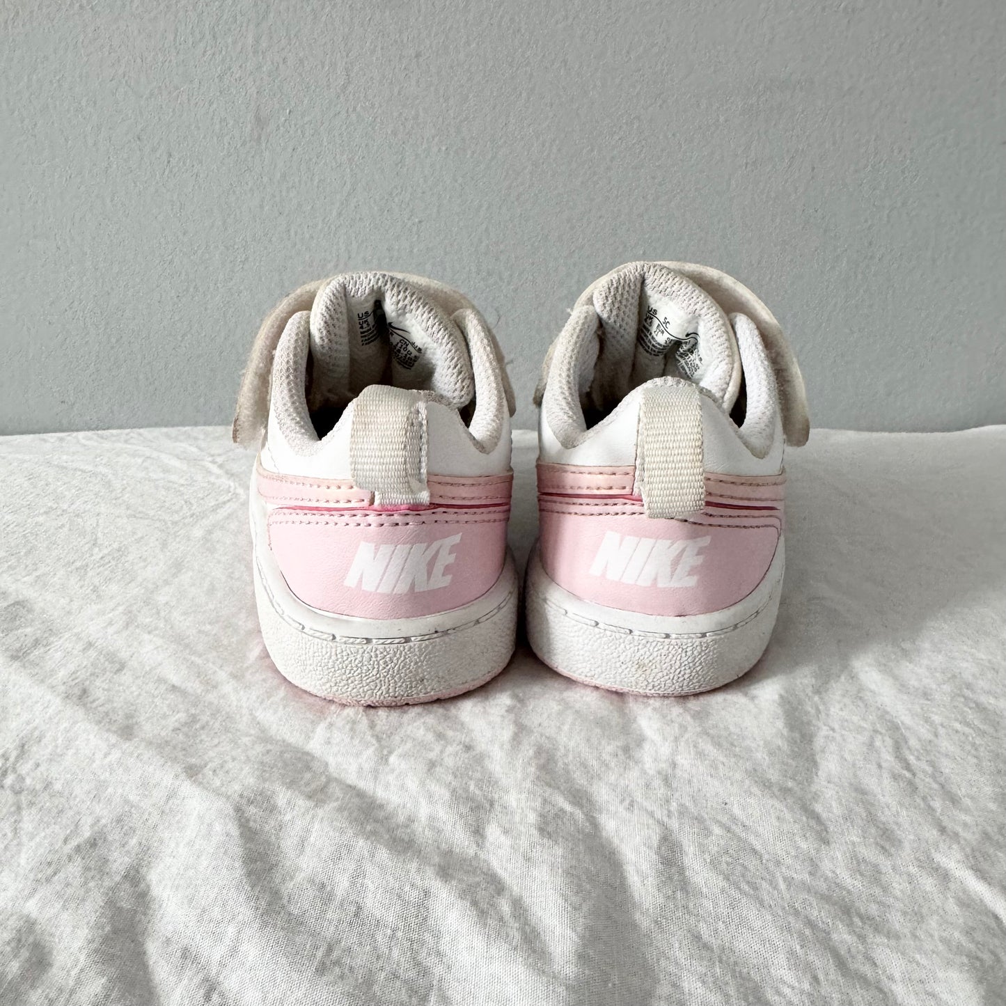 Nike / Running Shoes / US5