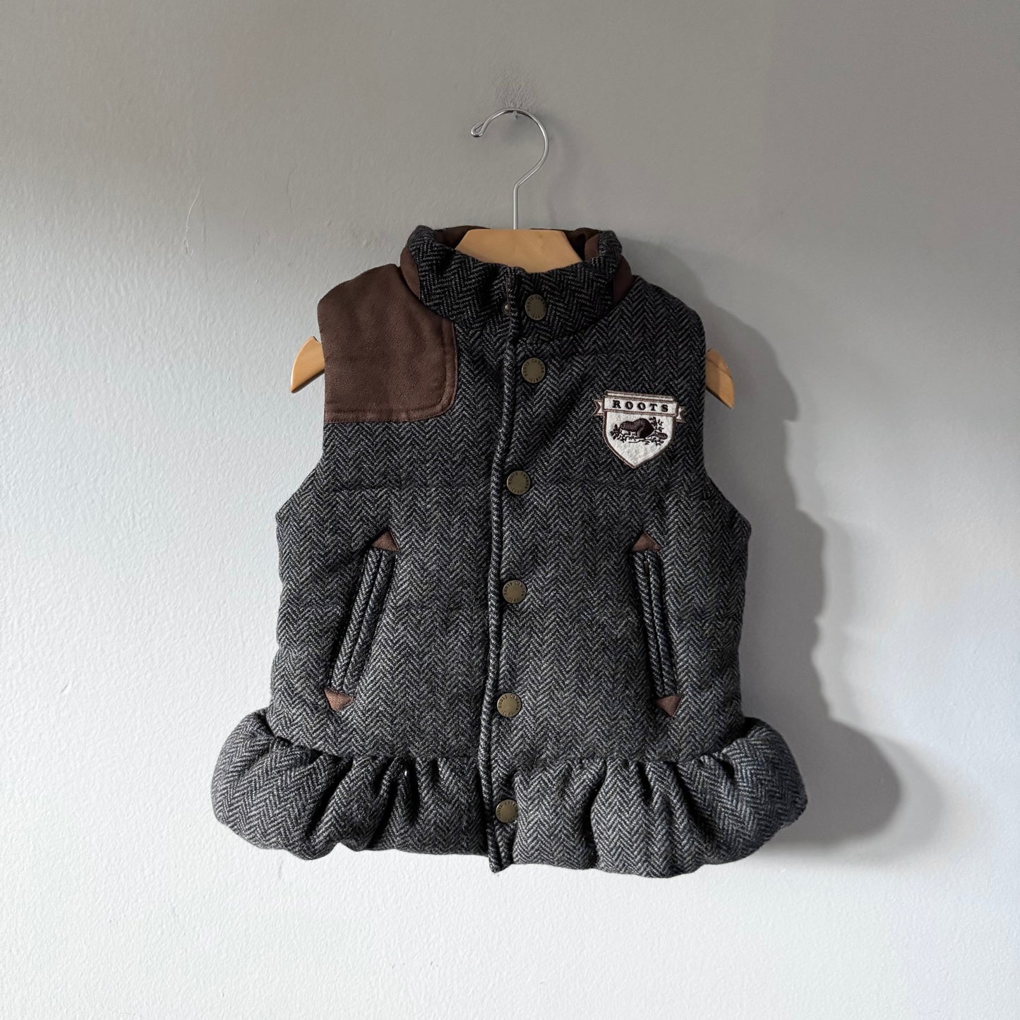 Roots / Black x brown puffer vest / 4T