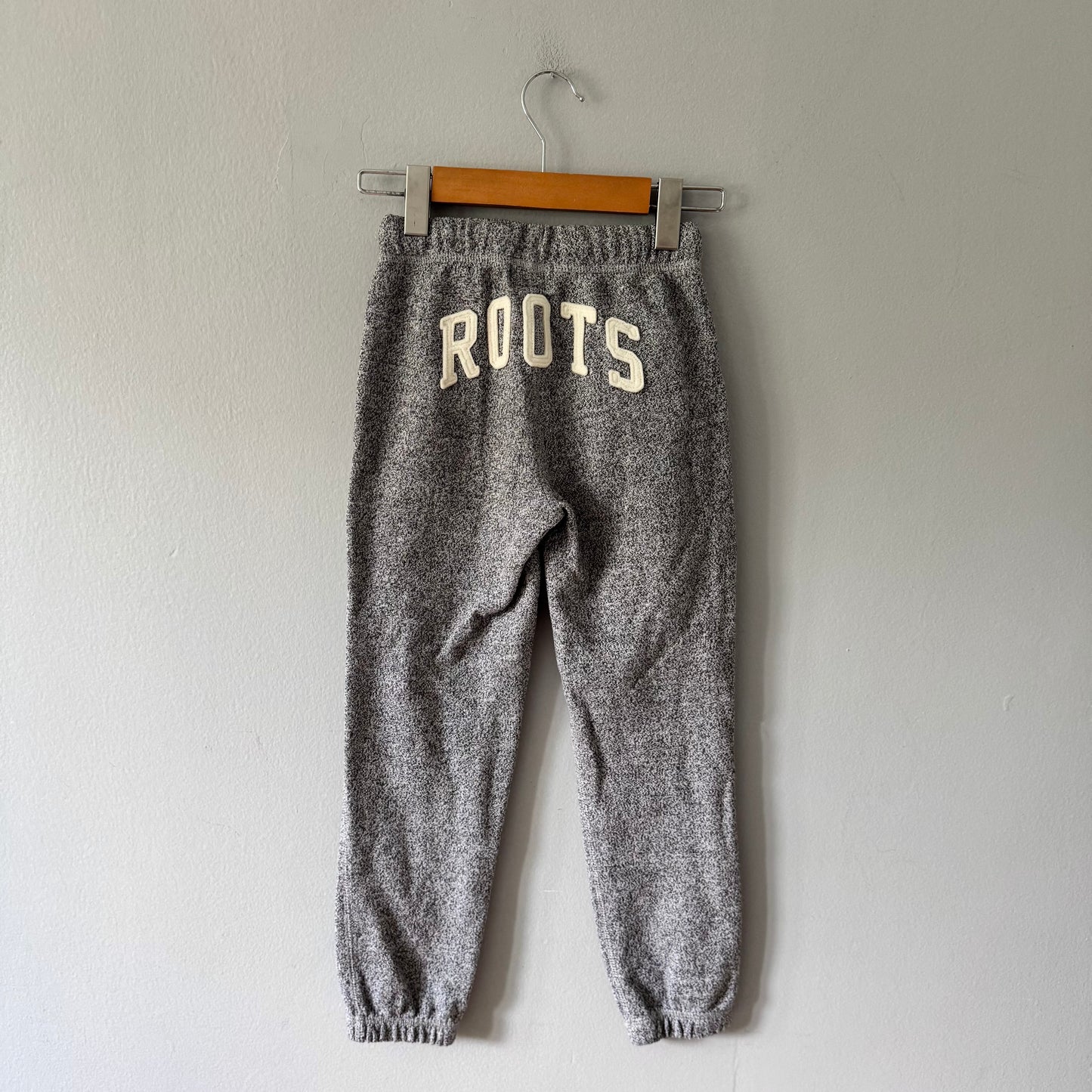 Roots / Salt and pepper sweatpants / 7Y
