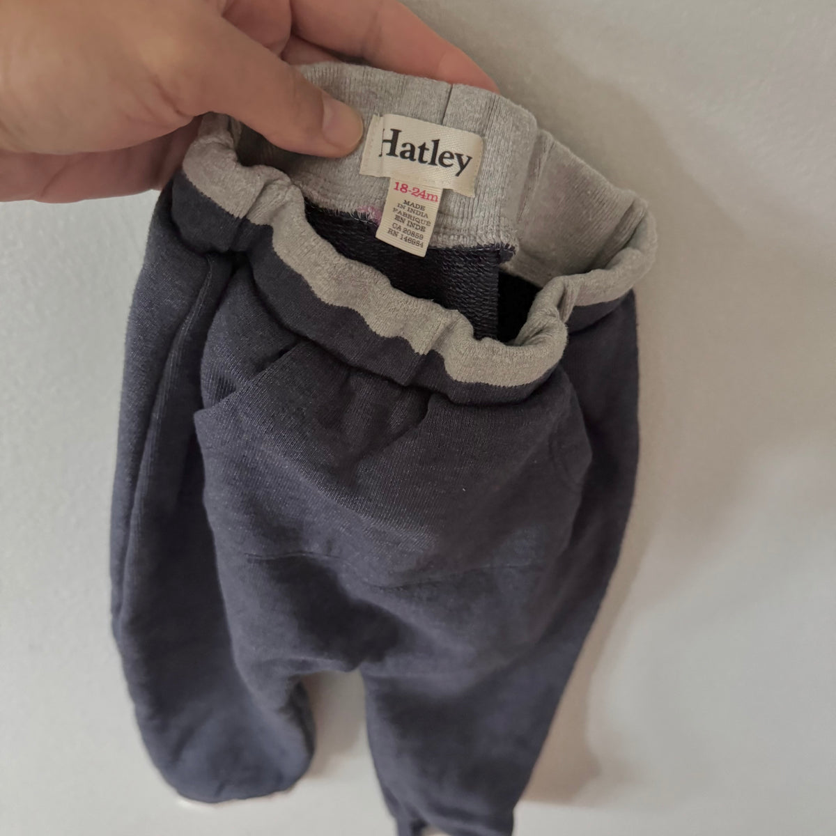 Hatley / Navy sweatpants / 18-24M