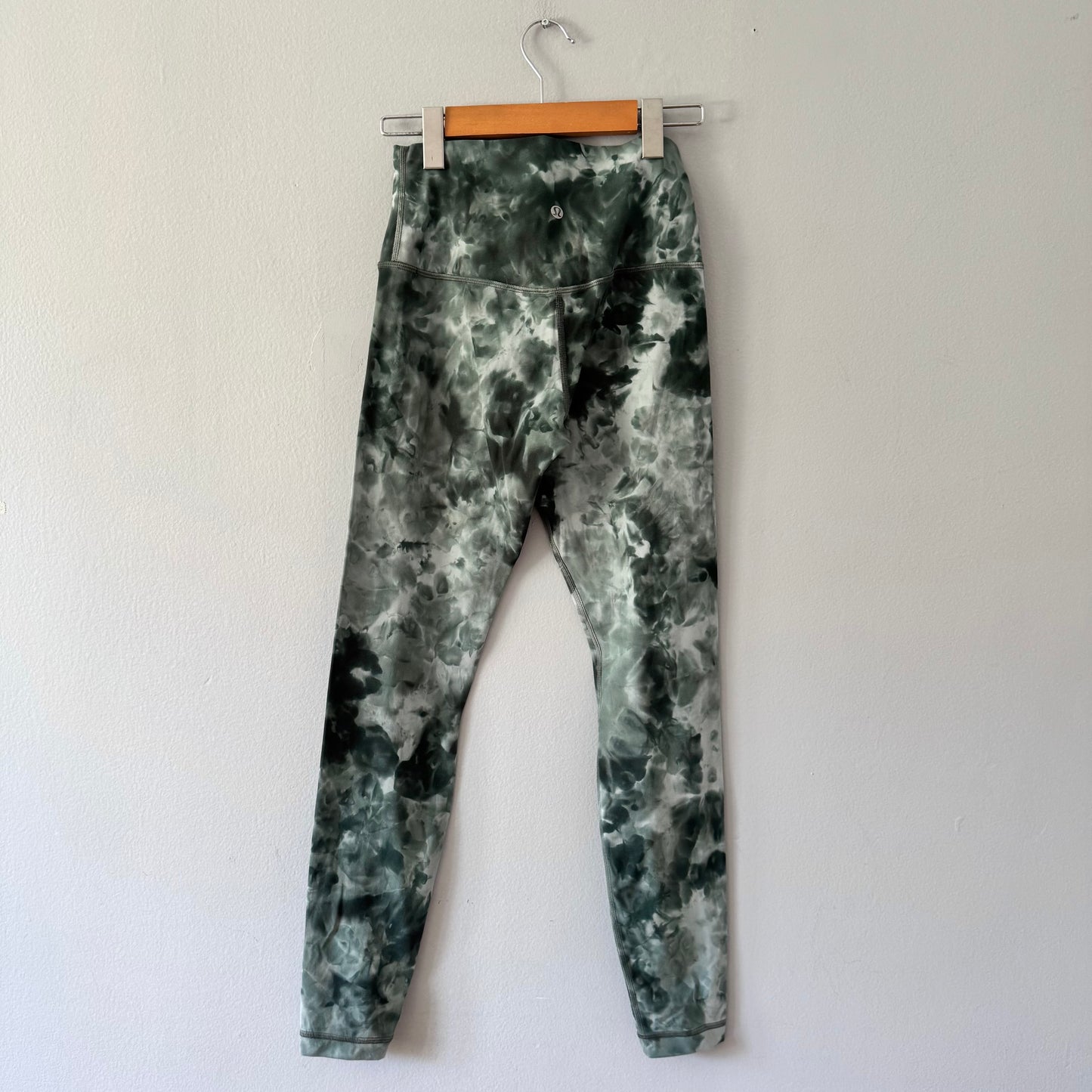 Lululemon / Tie dye leggings / Women 6