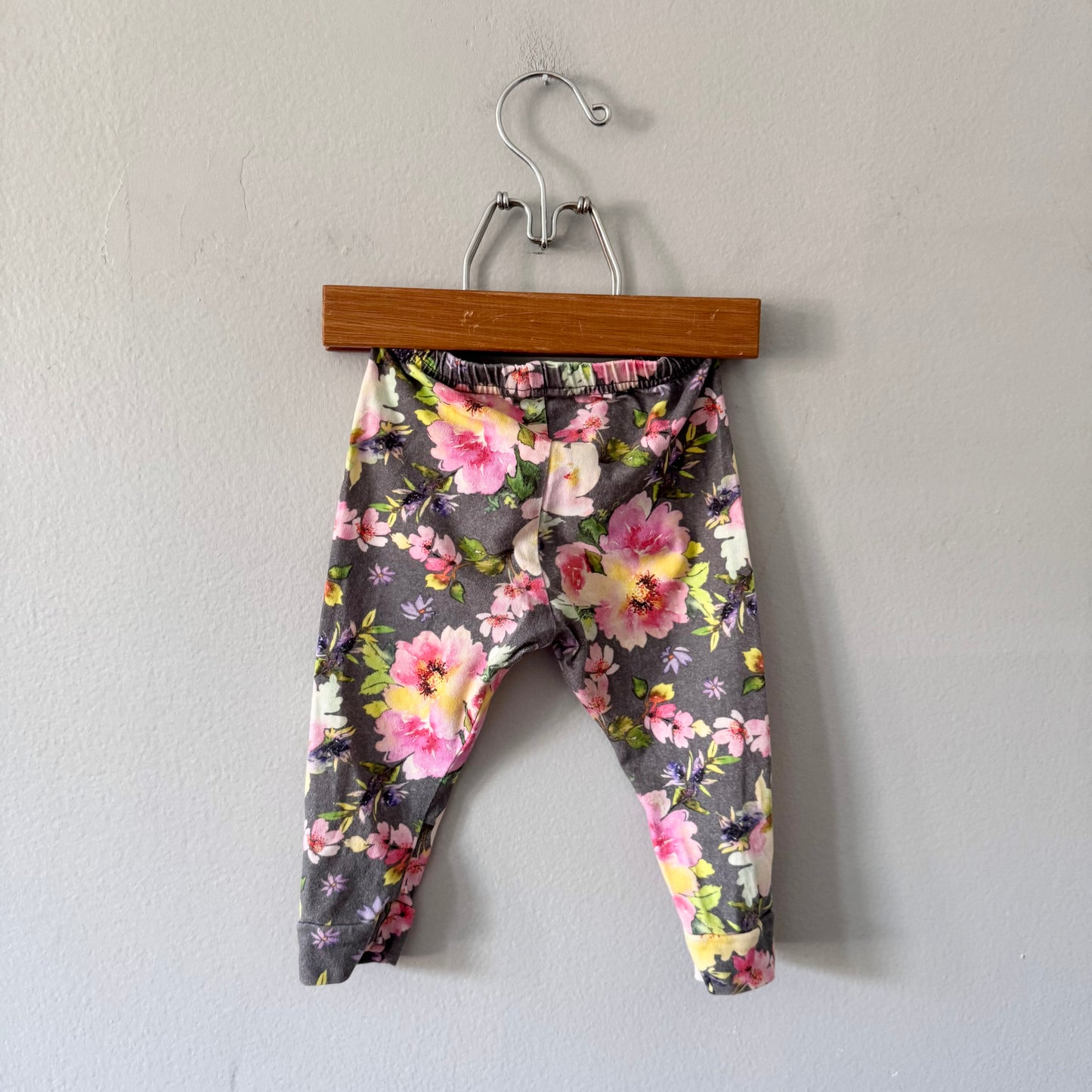 Little & Lively / Grey x floral leggings / 6-9M