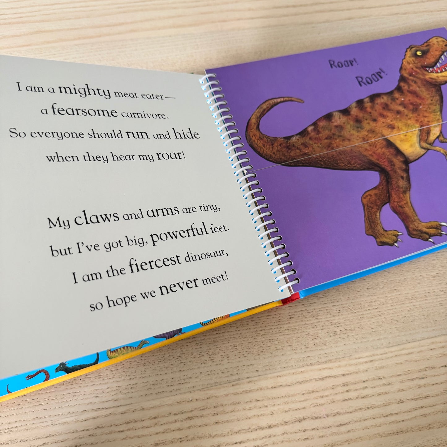 Flip Flap Dinosaurs / Axel Scheffler