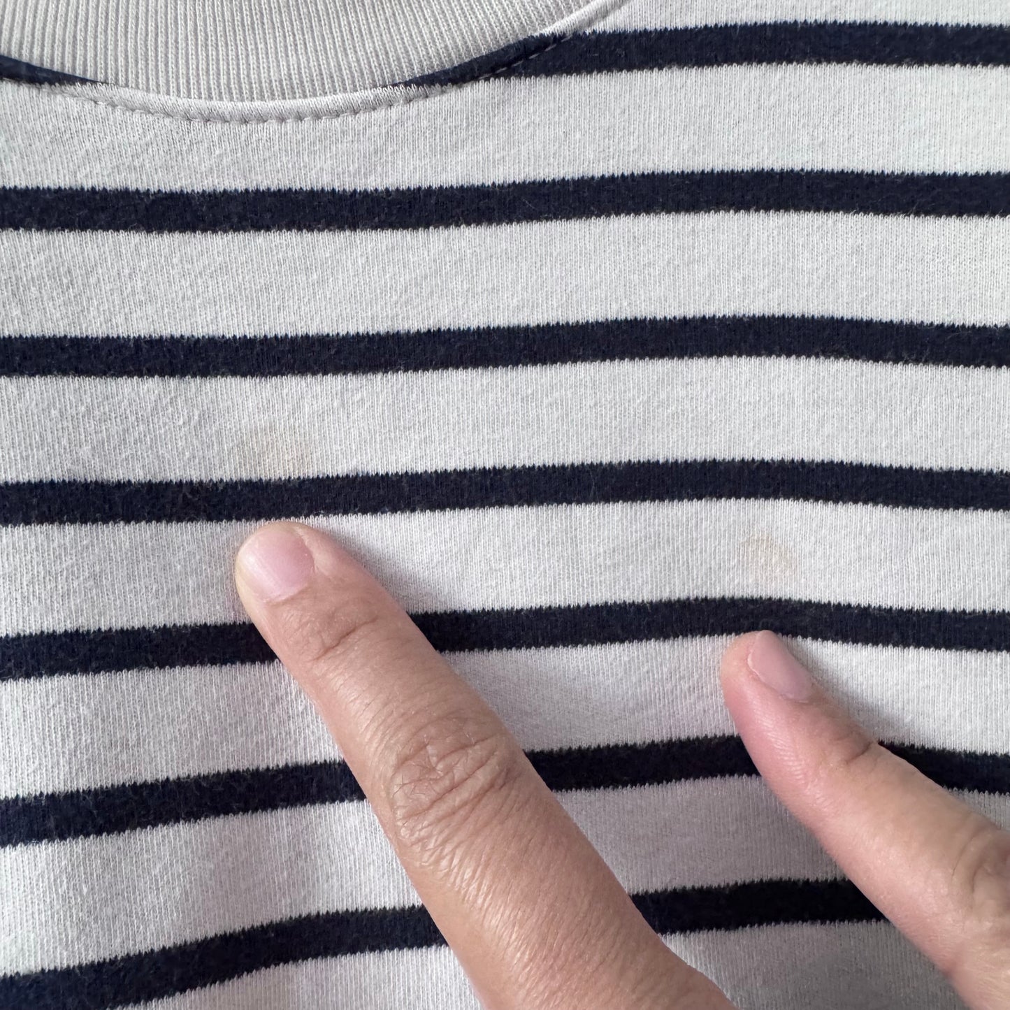 Uniqlo / White navy stripe long sleeve / 3-4Y