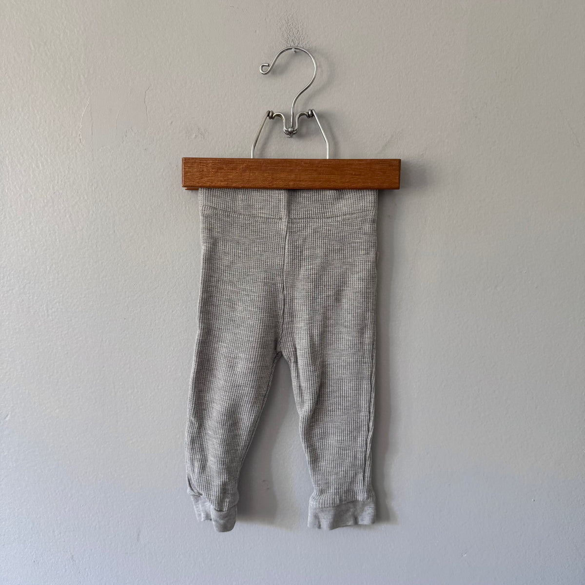 Goumi / Light grey waffle pants / 6-12M