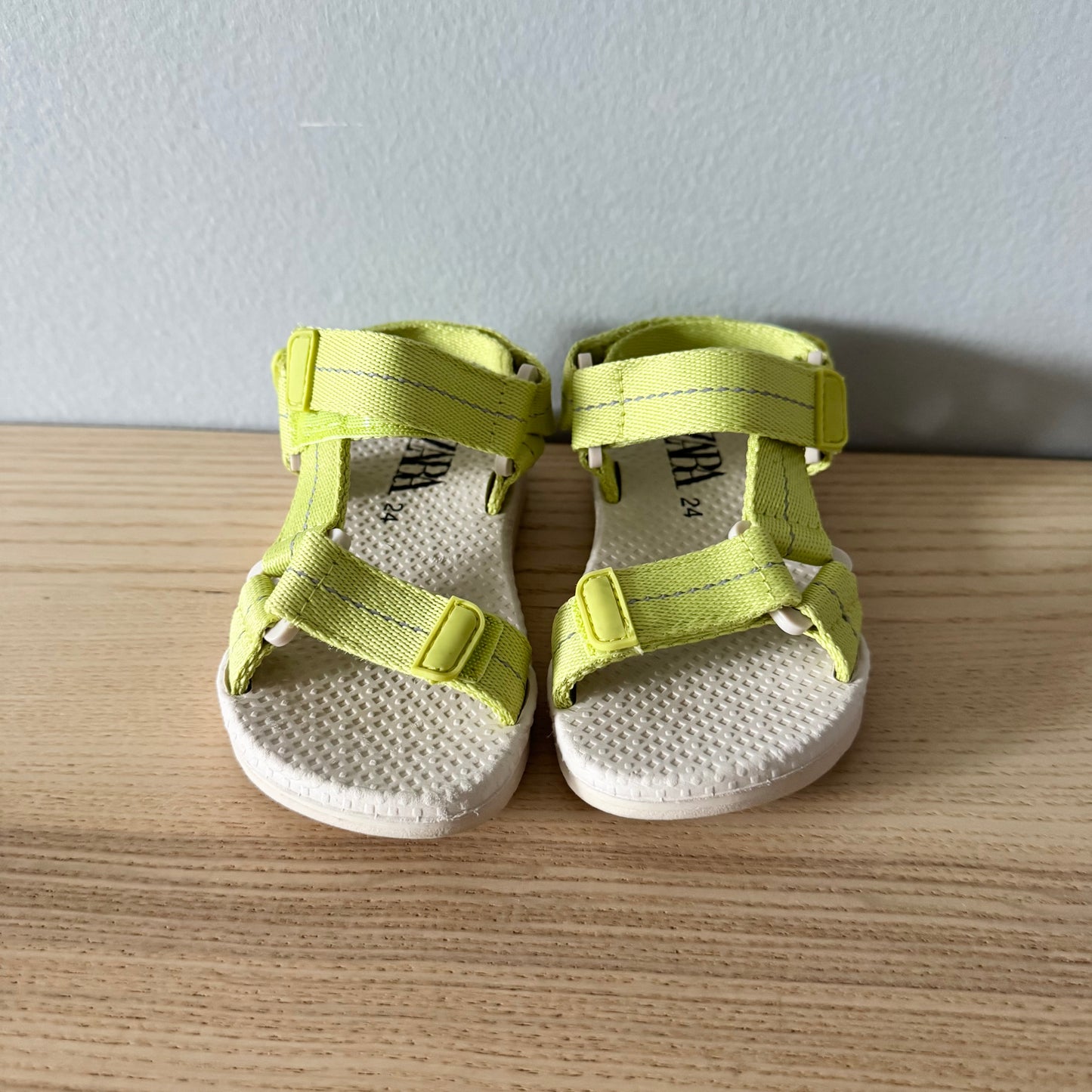Zara / Sandales / 24(US6-7)