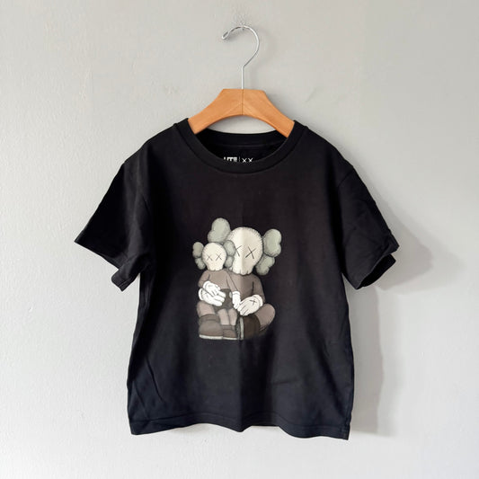Uniqlo x Kaws / Black T-shirt / 5-6Y