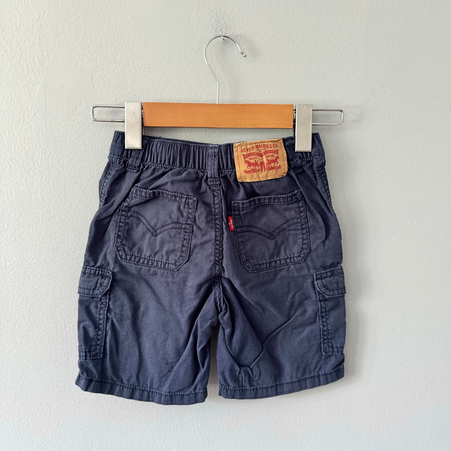 Levi's / Navy chino shorts / 5Y