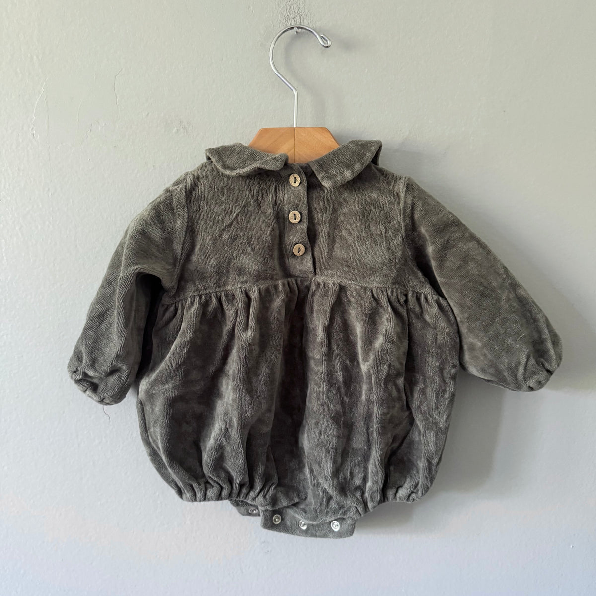 Quincy Mae / Brown velour bubble romper / 3-6M