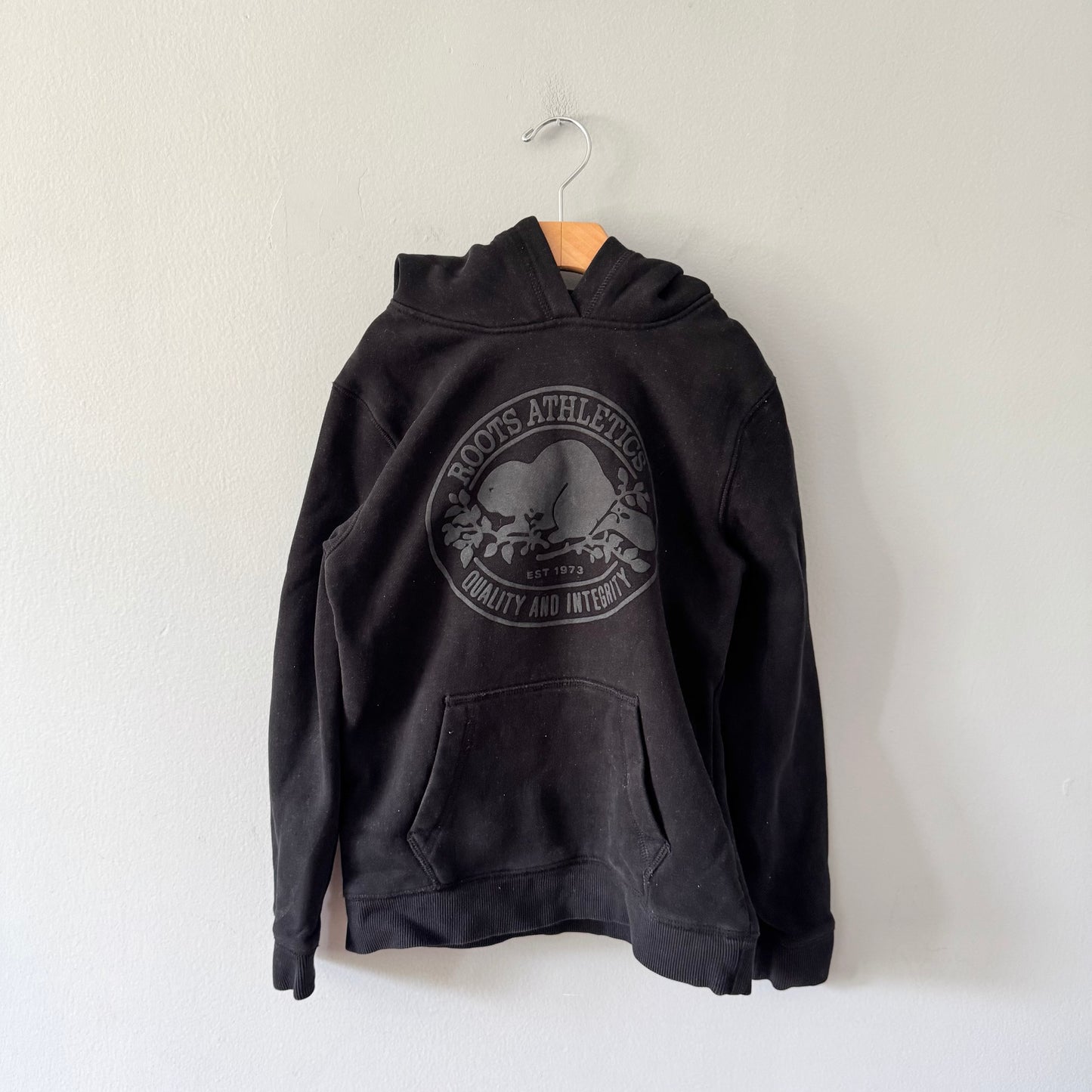 Roots / Black hoodie / 9-10Y