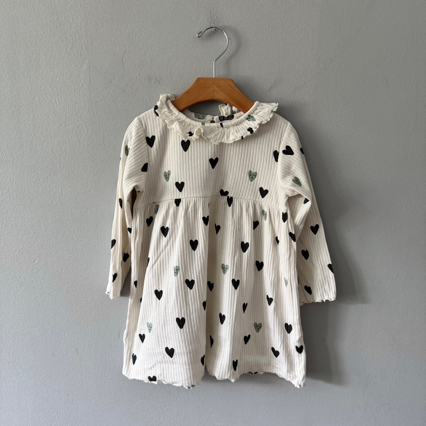 H&M / White ribbed x heart dress / 2-3Y