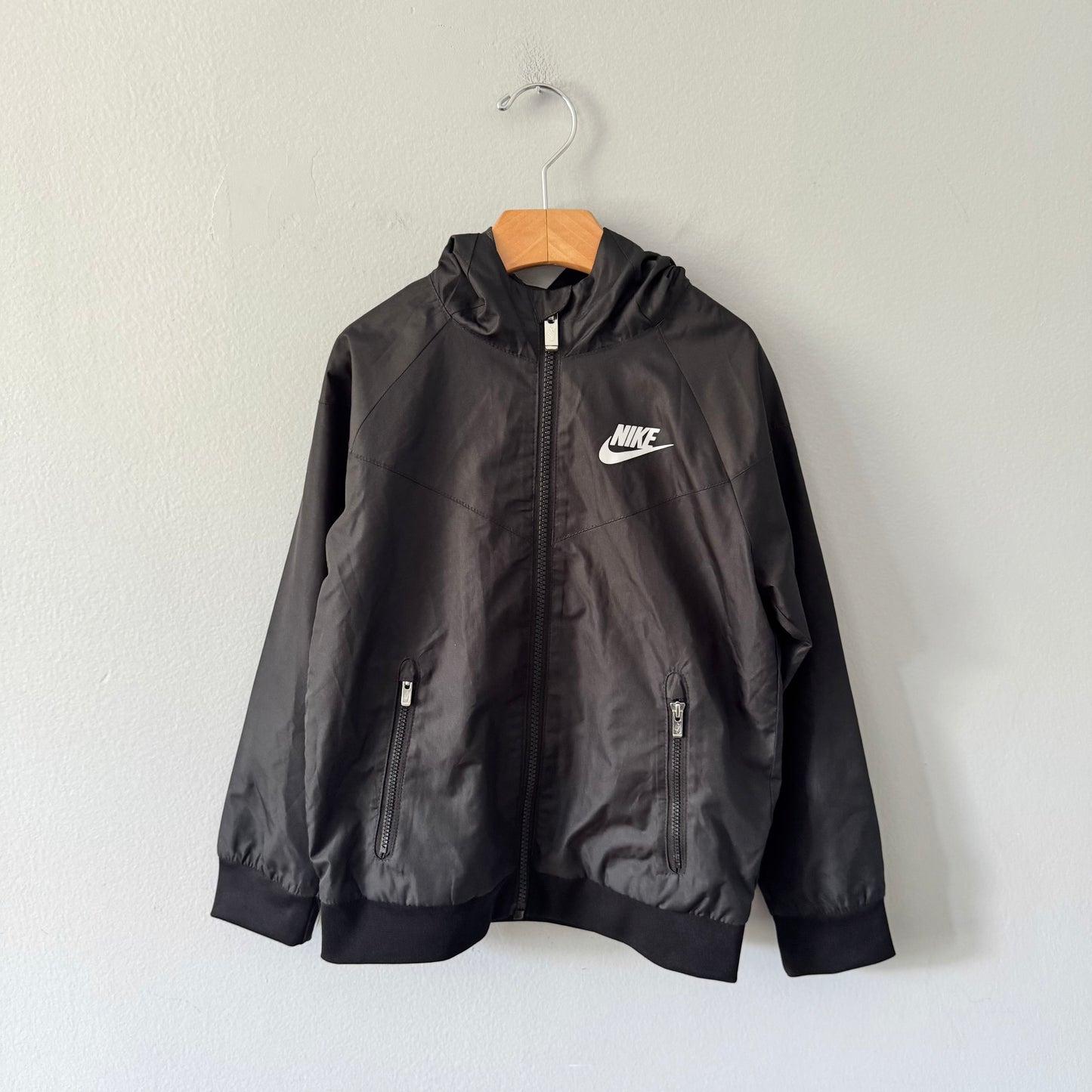 Nike / Black windbreaker / 5-6Y