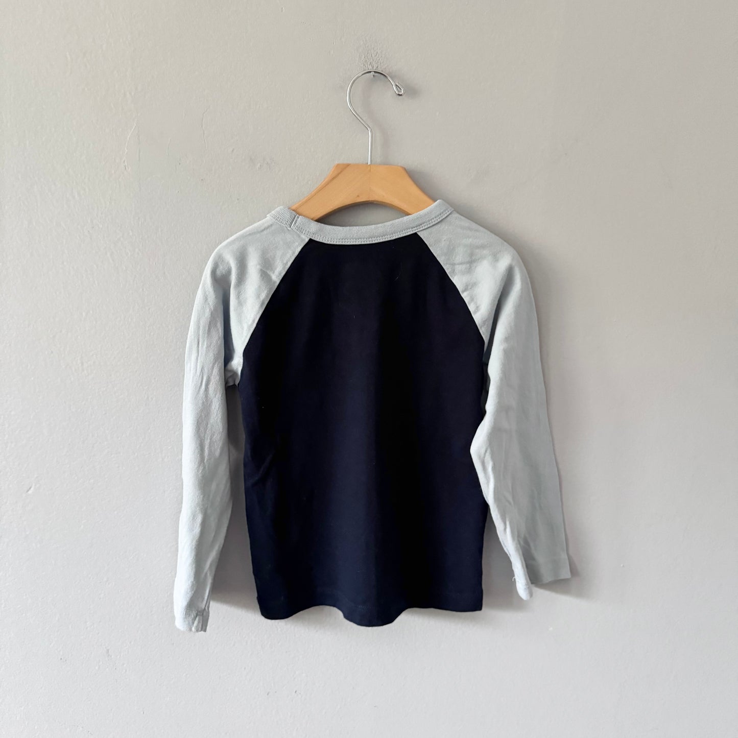 Gap / Navy blue raglan long sleeve / 4Y